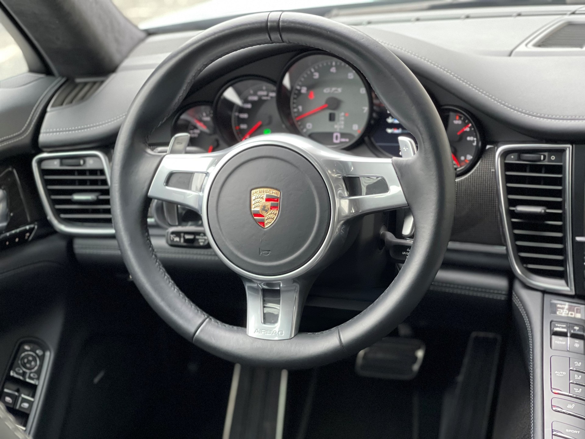 PORSCHE Panamera GTS 4.8 PDK-image-15