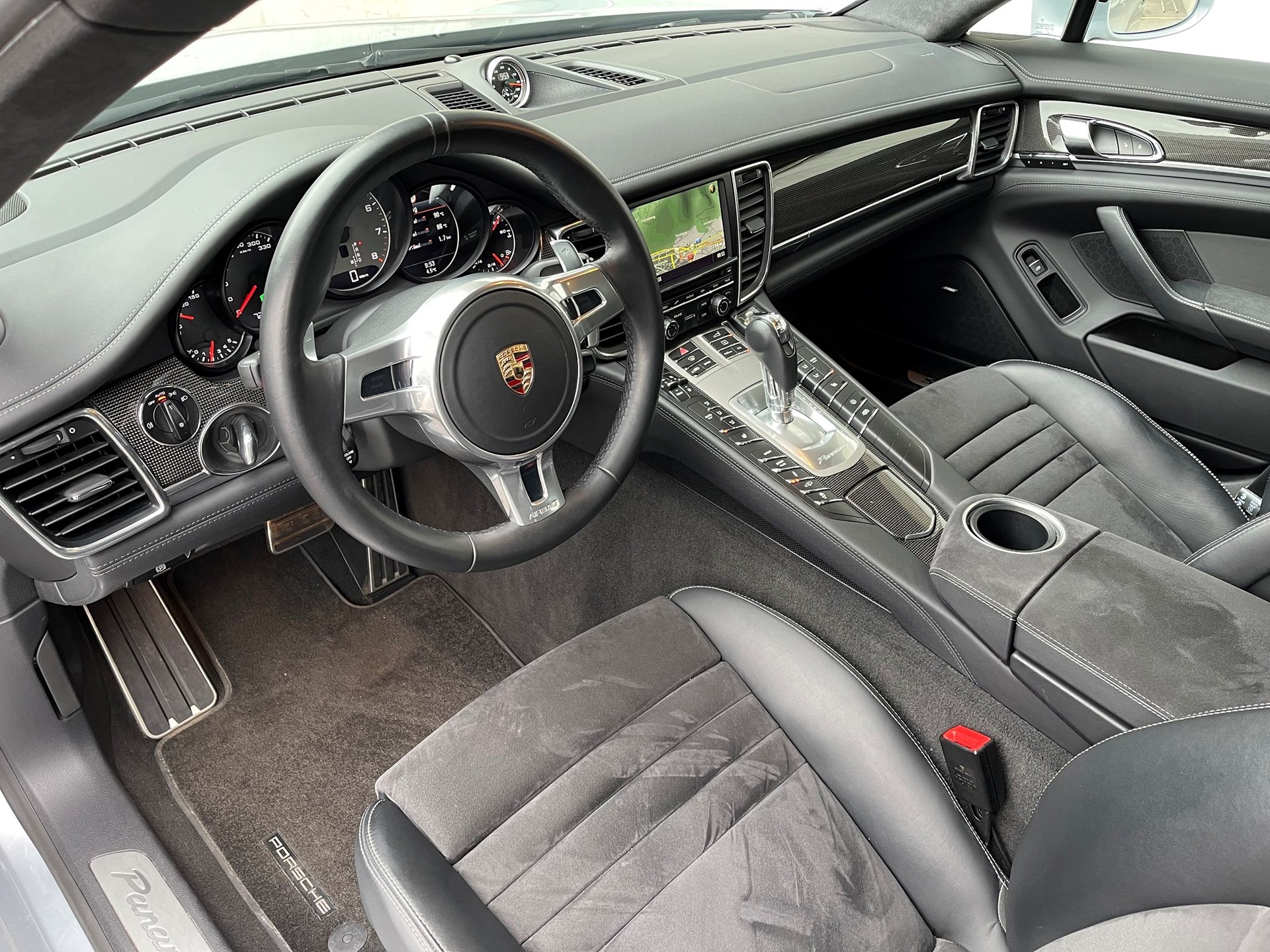 PORSCHE Panamera GTS 4.8 PDK-image-9