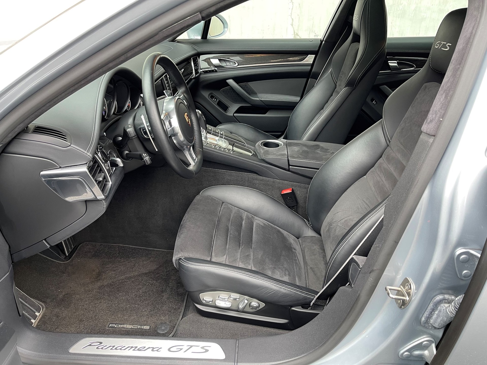 PORSCHE Panamera GTS 4.8 PDK-image-8