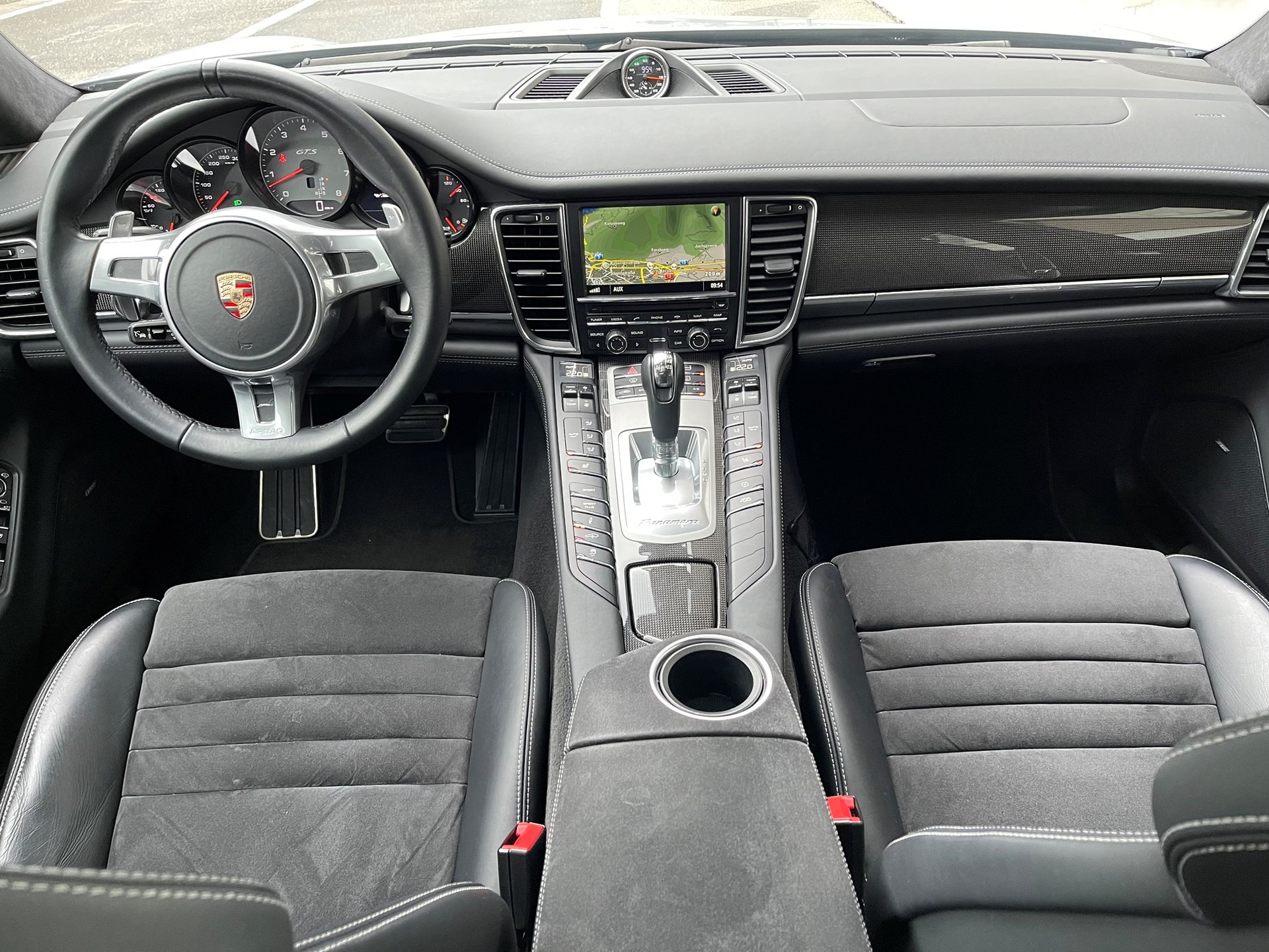 PORSCHE Panamera GTS 4.8 PDK-image-10