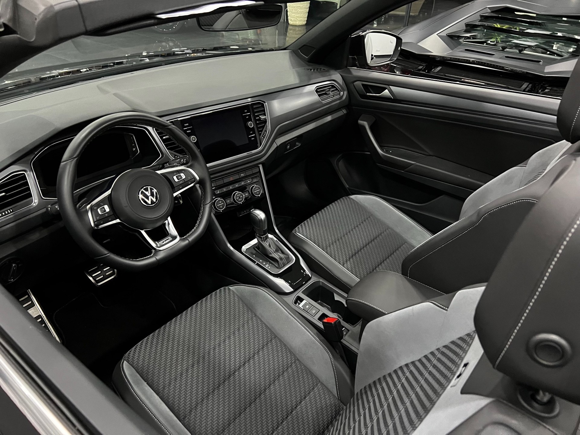 VW T-Roc Cabriolet 1.5 TSI EVO R-Line DSG-image-8