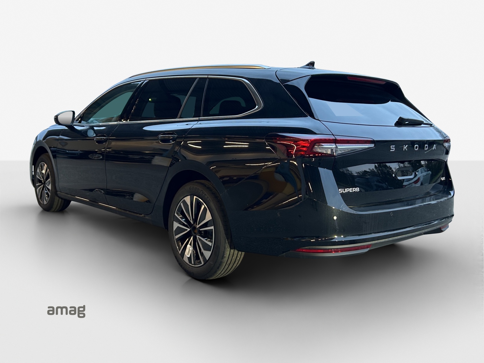SKODA Superb Combi 2.0 TDi Selection 4x4 DSG-image-2