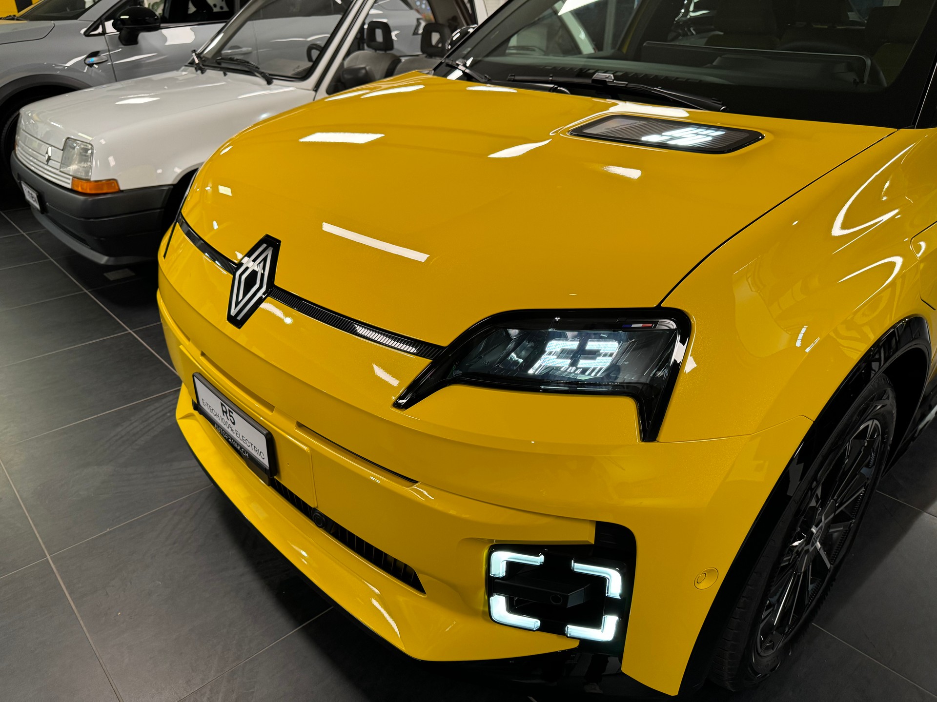RENAULT R5 E-TECH 100% ELECTRIC iconic five 150PS Comfort Range-image-9