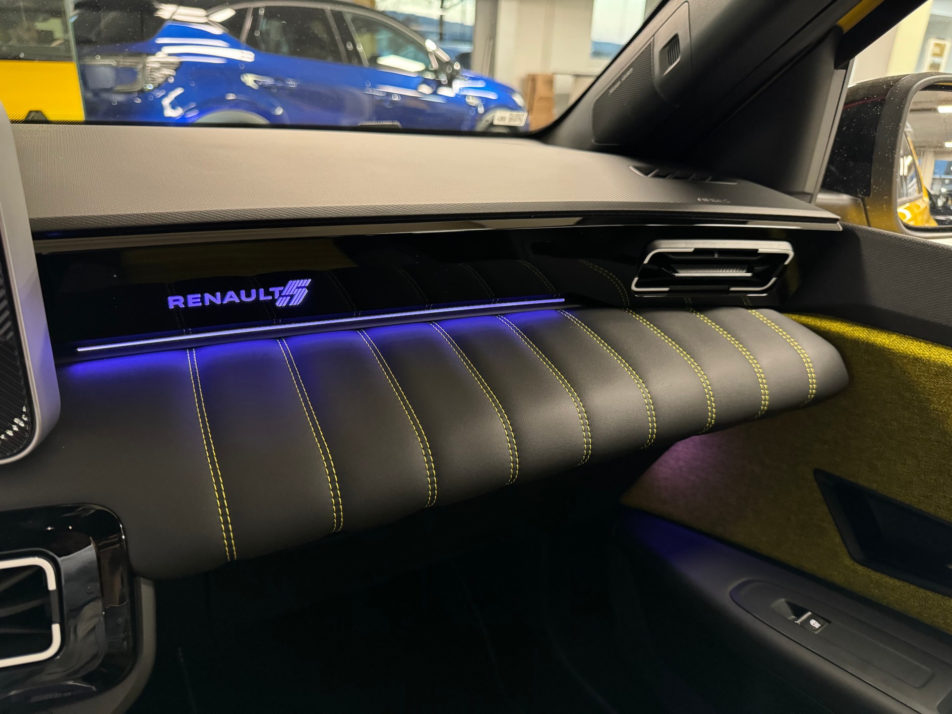 RENAULT R5 E-TECH 100% ELECTRIC iconic five 150PS Comfort Range-image-19