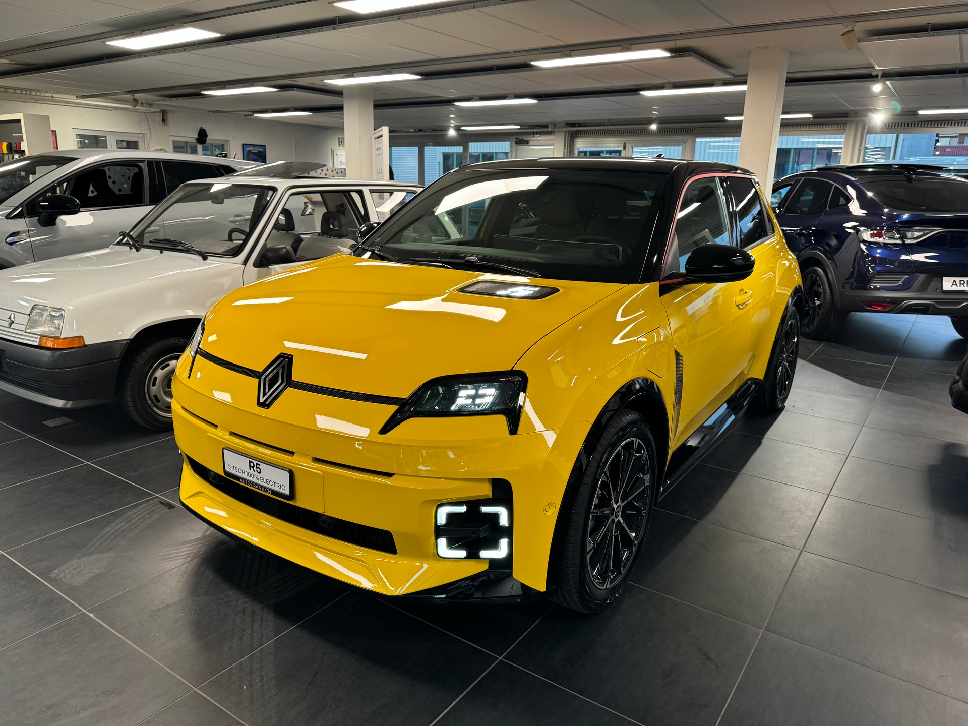 RENAULT R5 E-TECH 100% ELECTRIC iconic five 150PS Comfort Range-image-0