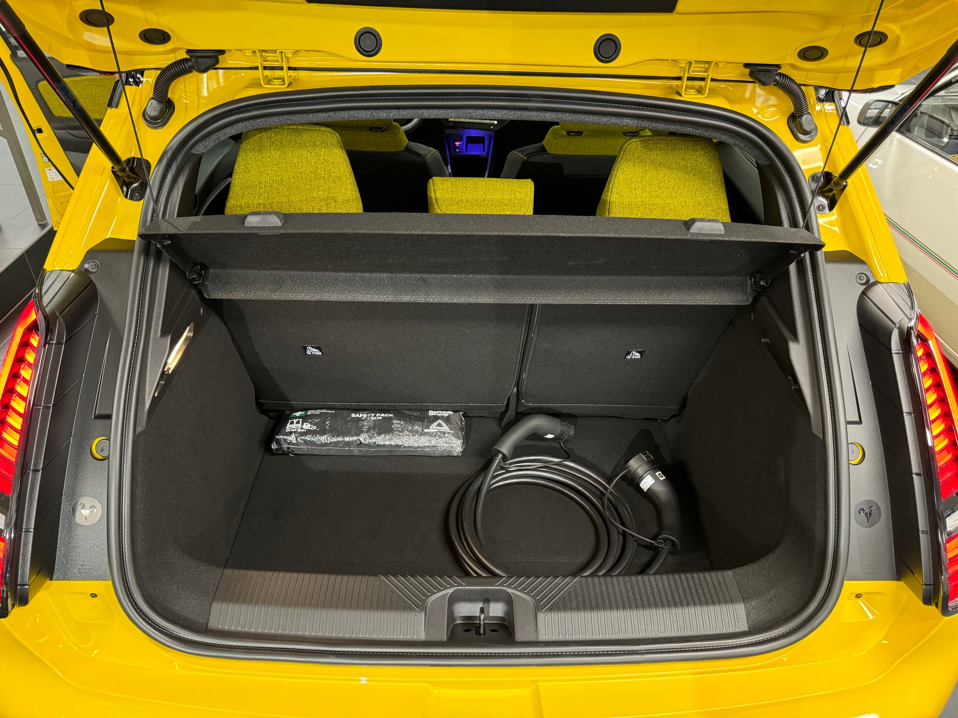 RENAULT R5 E-TECH 100% ELECTRIC iconic five 150PS Comfort Range-image-21