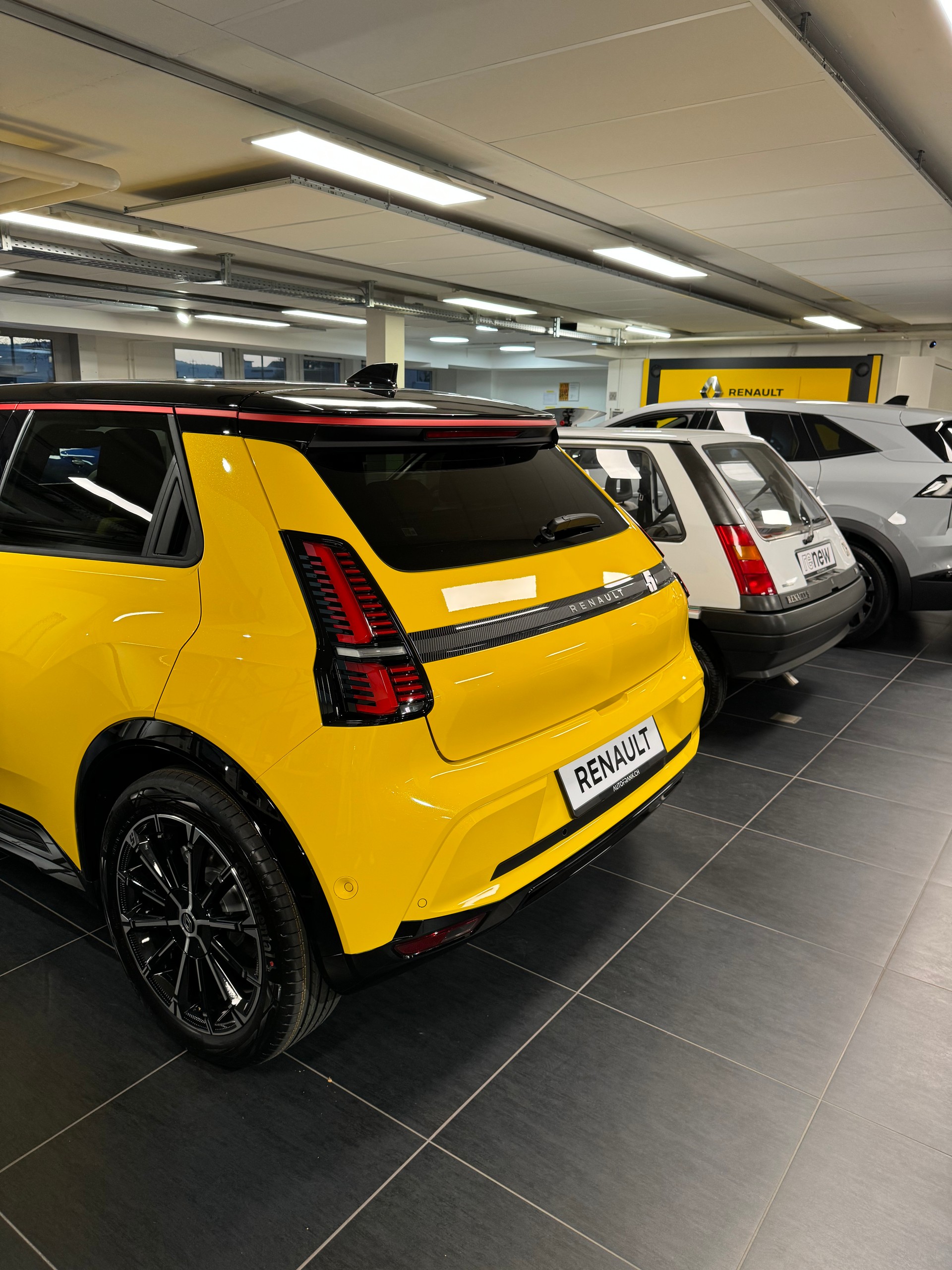 RENAULT R5 E-TECH 100% ELECTRIC iconic five 150PS Comfort Range-image-15