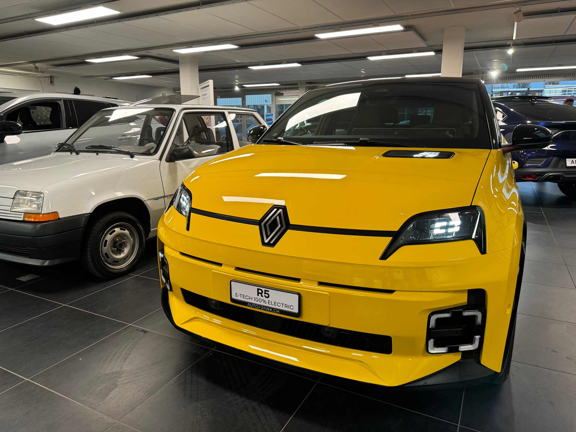 RENAULT R5 E-TECH 100% ELECTRIC iconic five 150PS Comfort Range-image-1