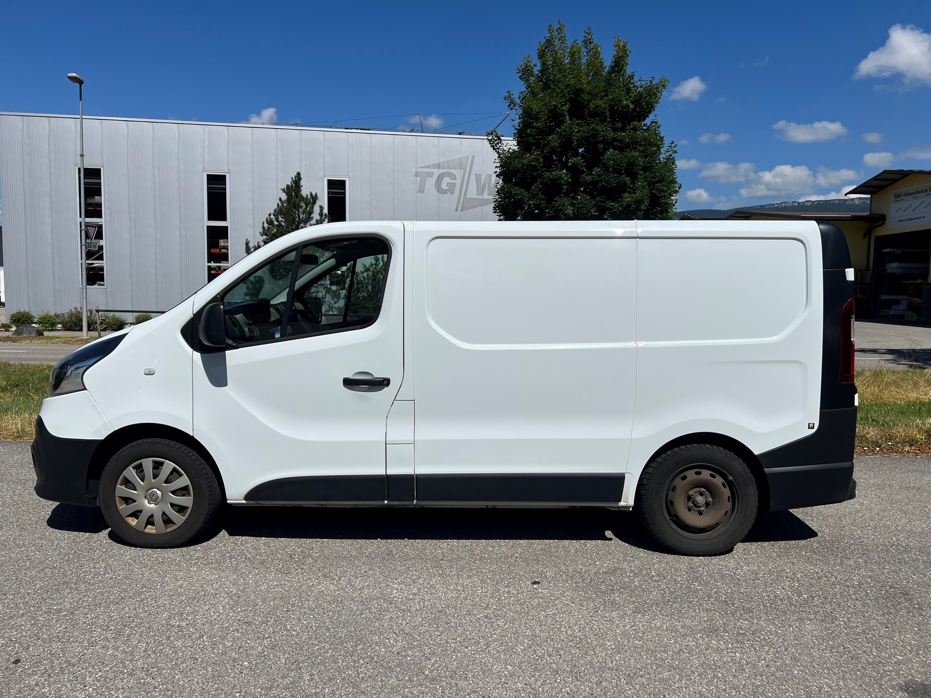 RENAULT Trafic dCi120-image-0