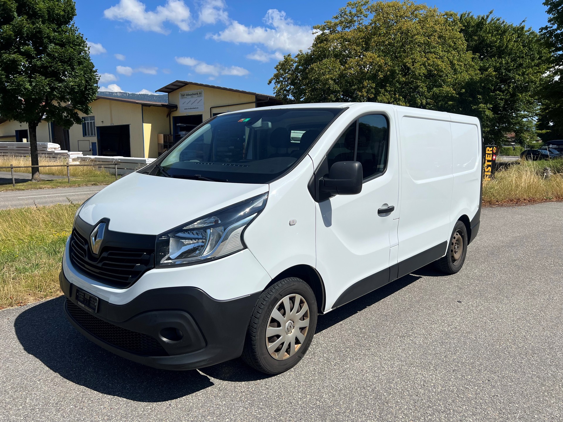 RENAULT Trafic dCi120-image-1