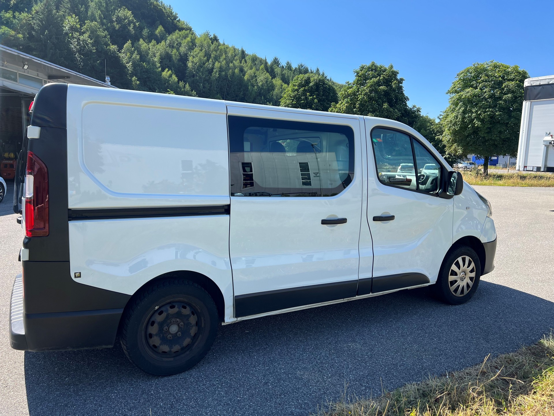 RENAULT Trafic dCi120-image-2