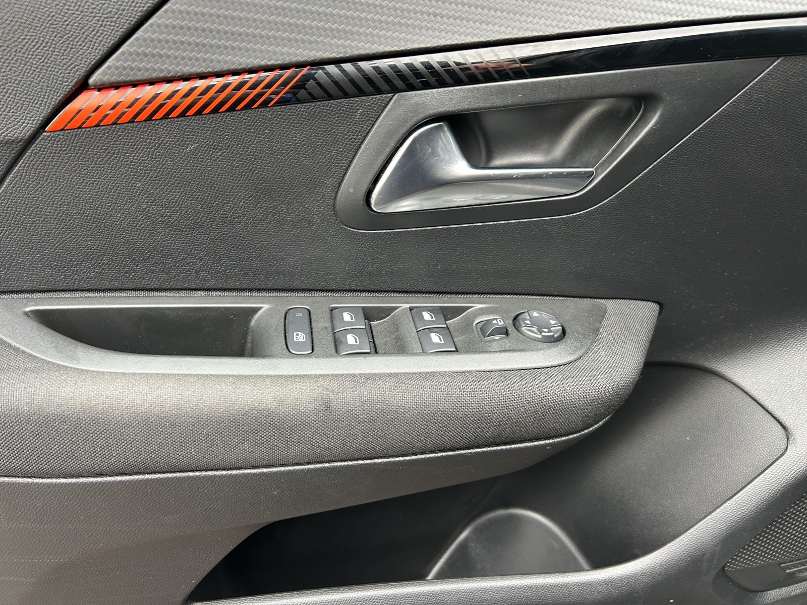 PEUGEOT 208 1.2 PureTech Active Pack-image-18