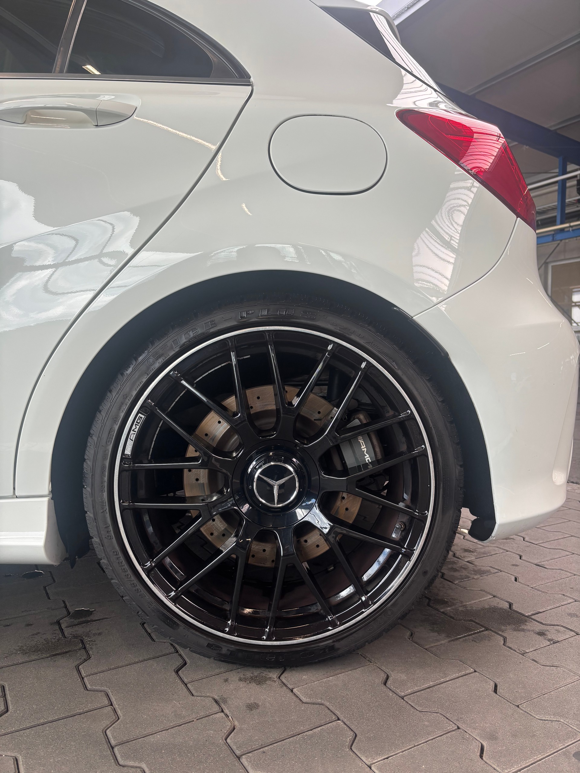 MERCEDES-BENZ A 45 AMG-image-2