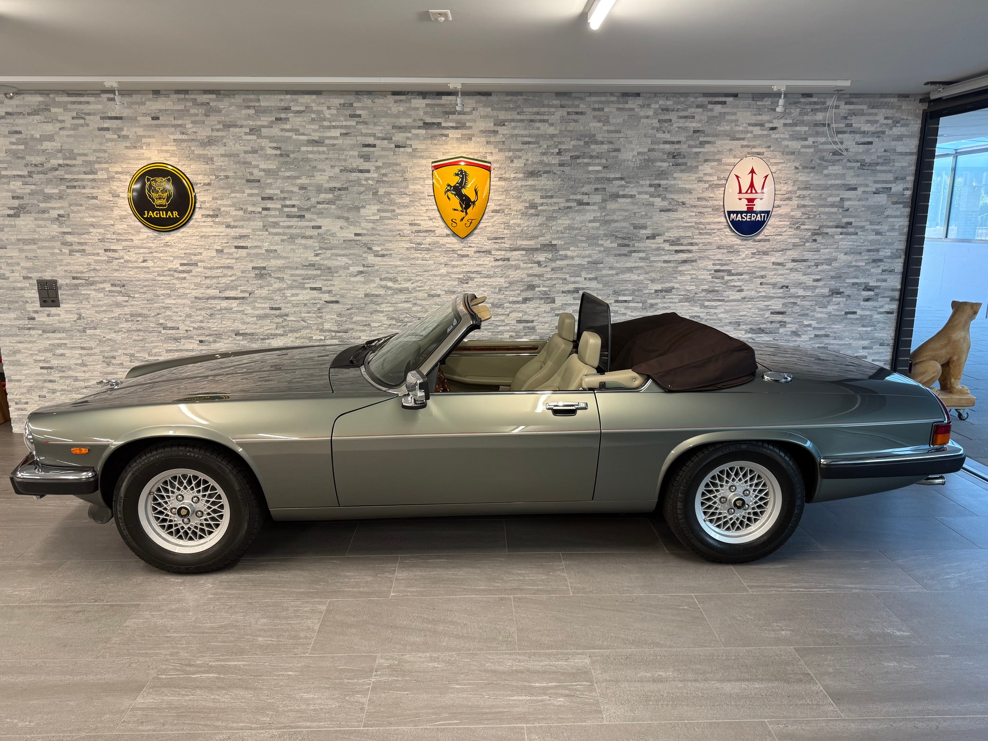 JAGUAR XJS 5.3 V12 Convertible-image-5