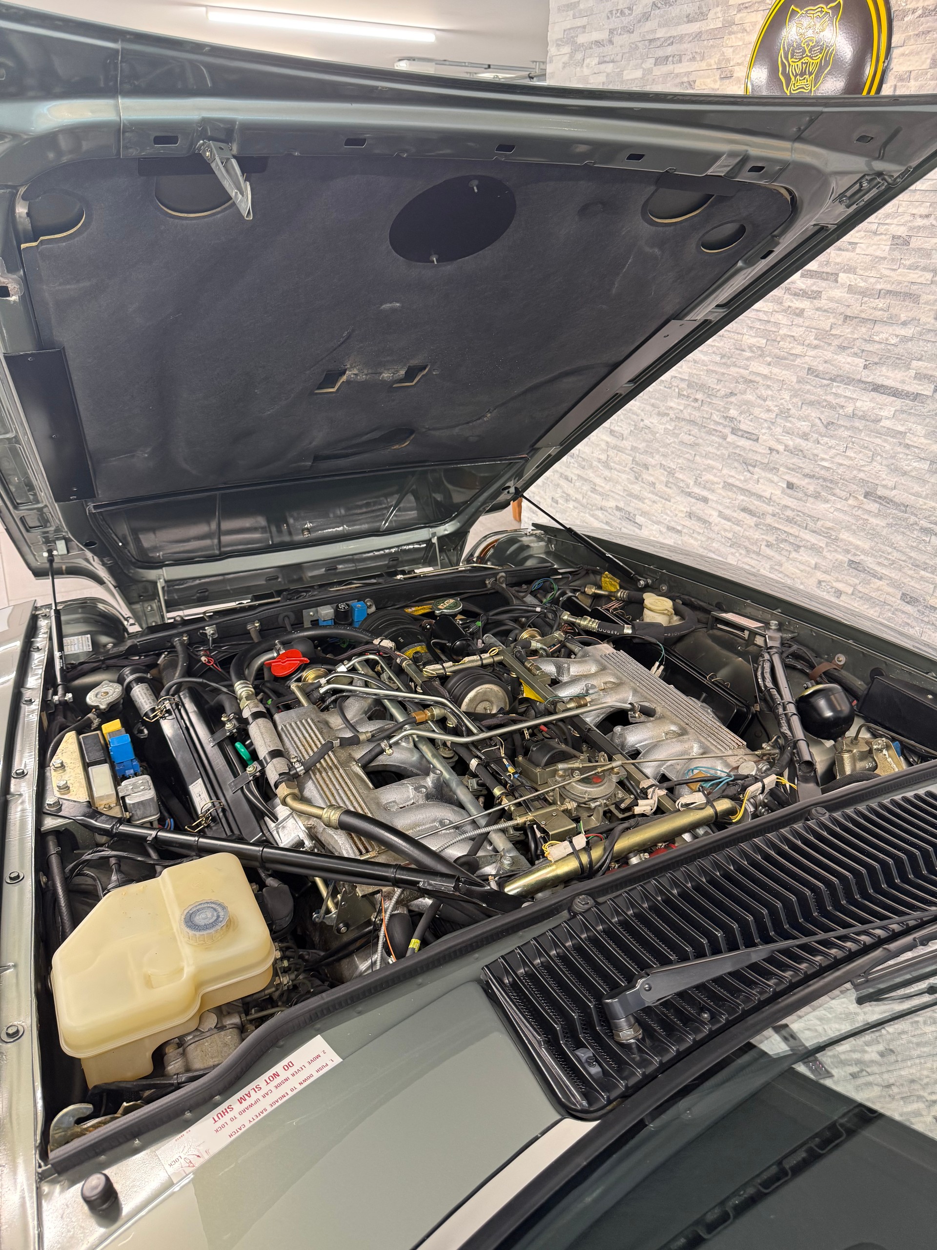 JAGUAR XJS 5.3 V12 Convertible-image-3