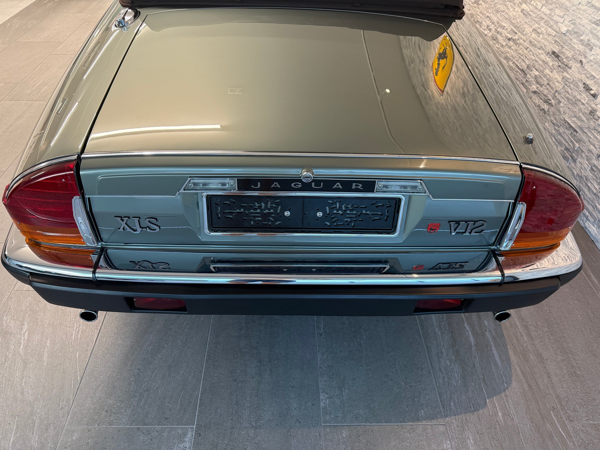 JAGUAR XJS 5.3 V12 Convertible-image-12