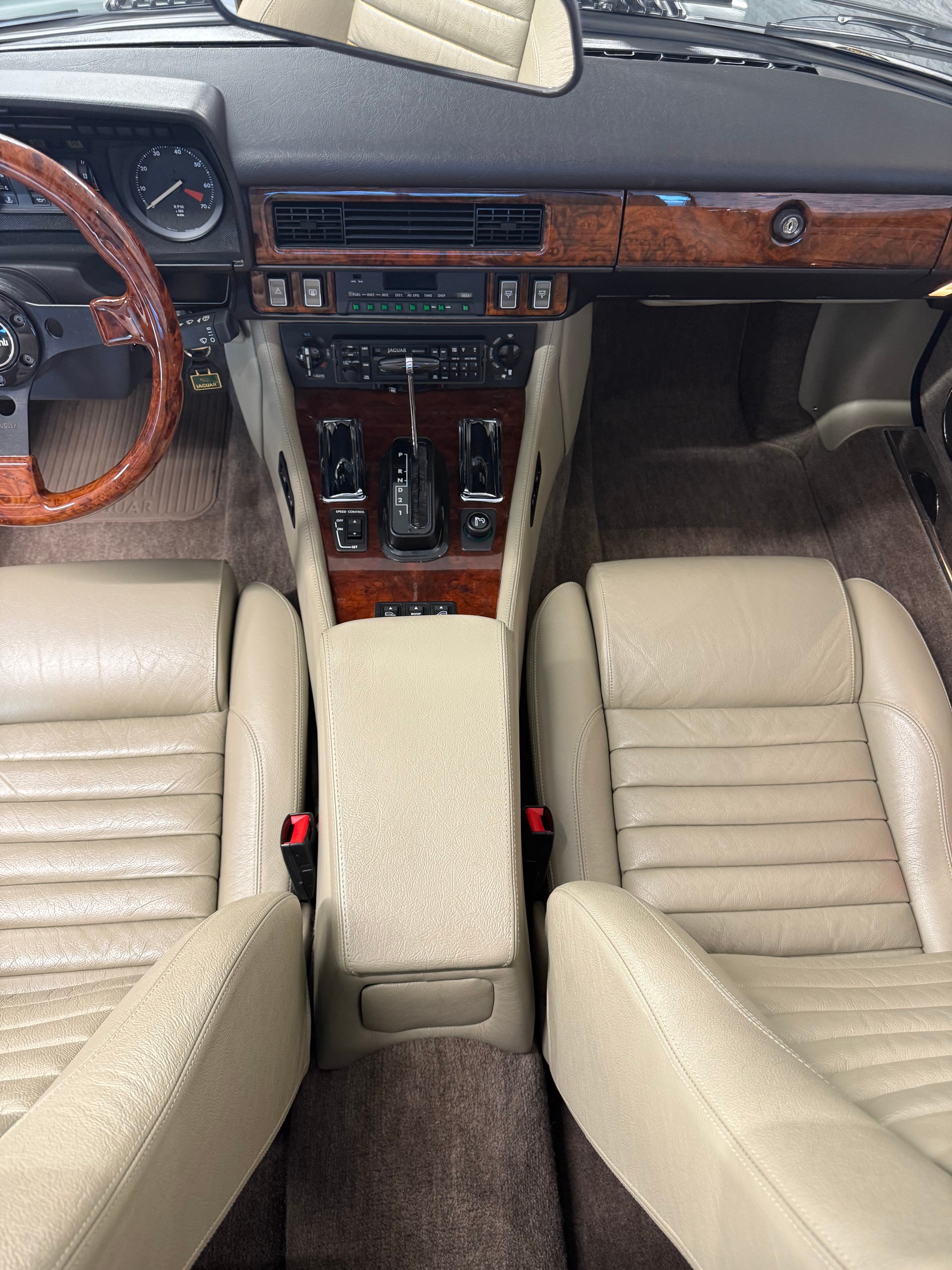 JAGUAR XJS 5.3 V12 Convertible-image-19