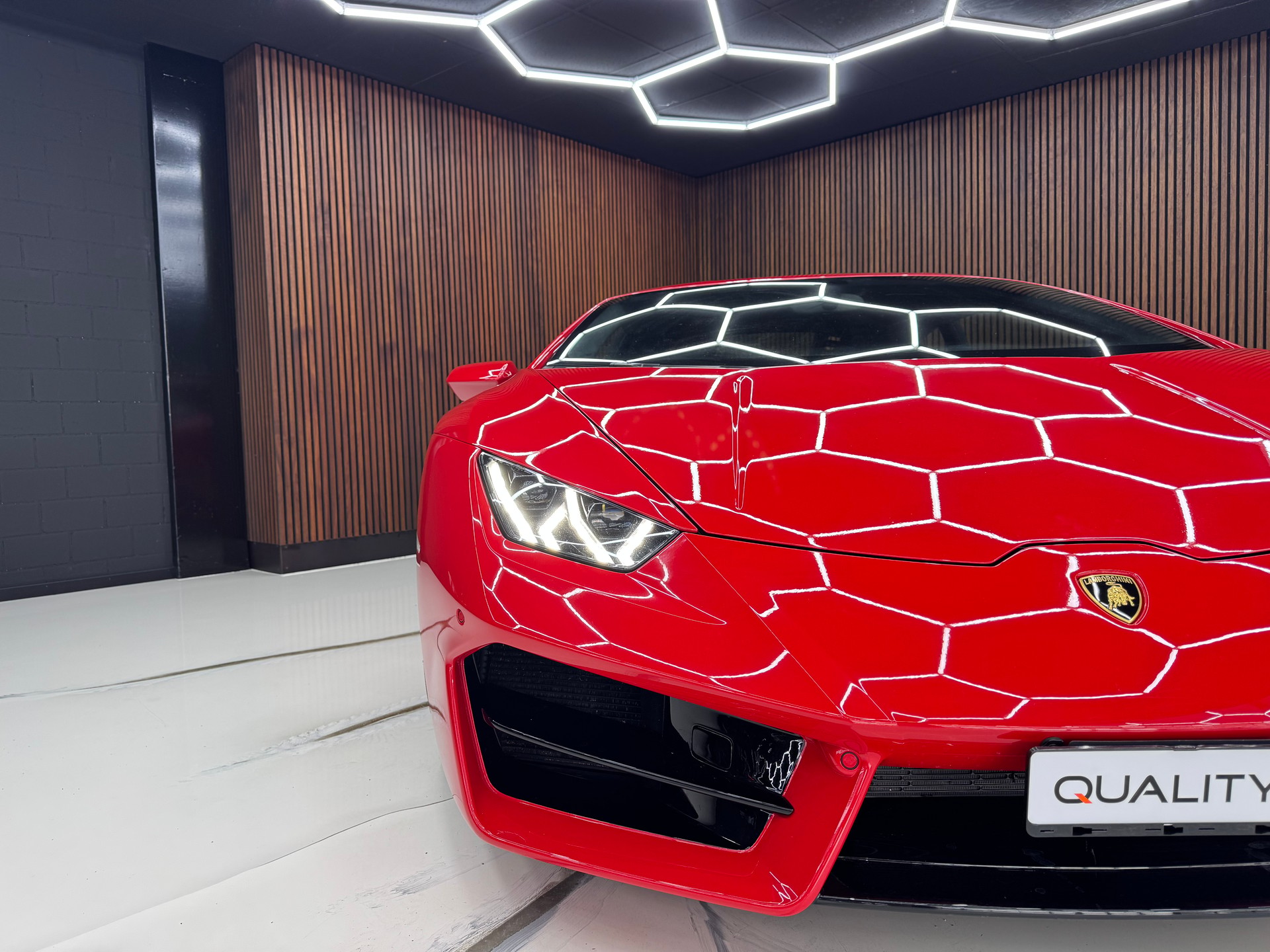 LAMBORGHINI Huracan LP580-2 Coupé DCT RWD-image-2