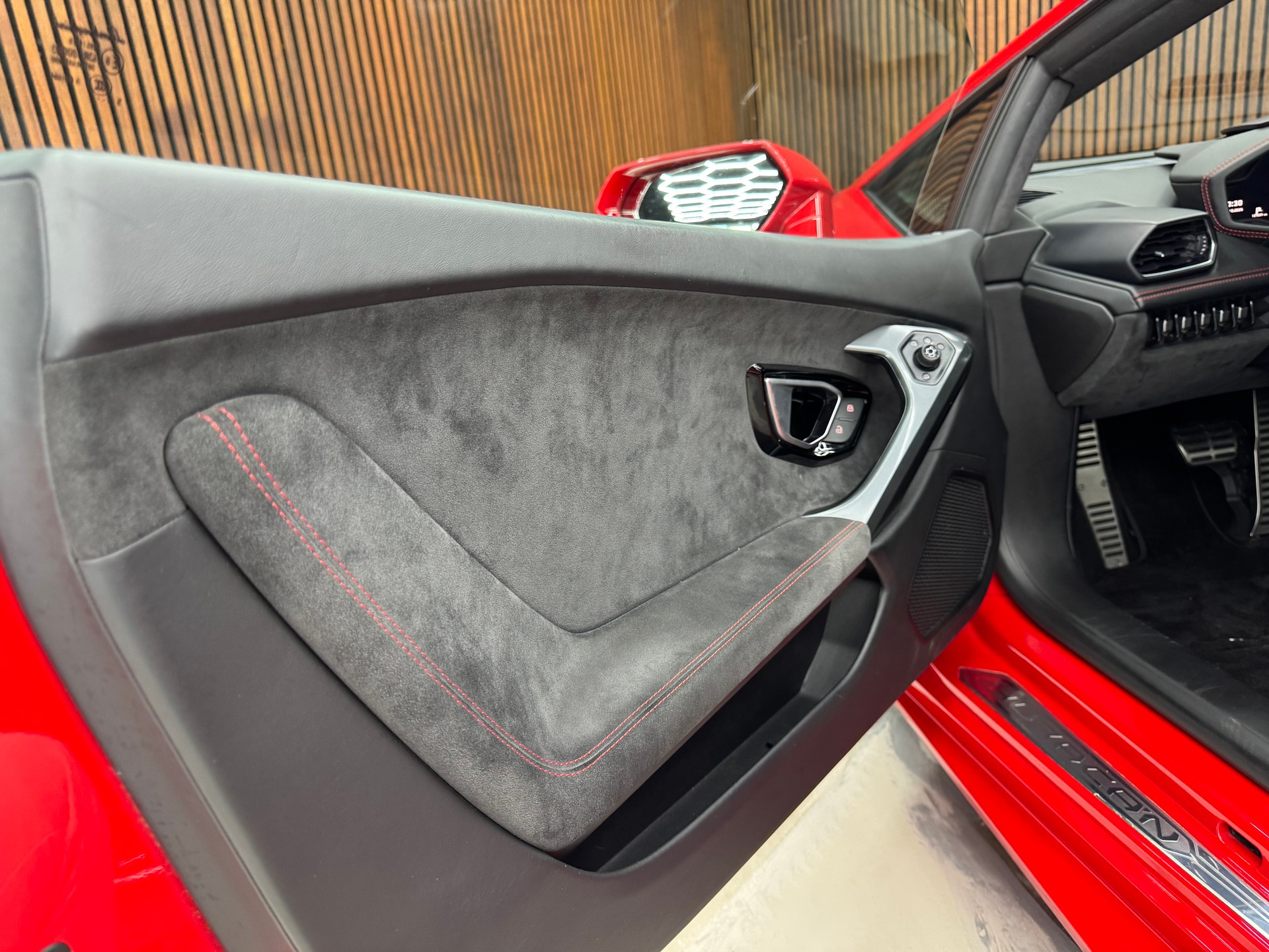 LAMBORGHINI Huracan LP580-2 Coupé DCT RWD-image-12