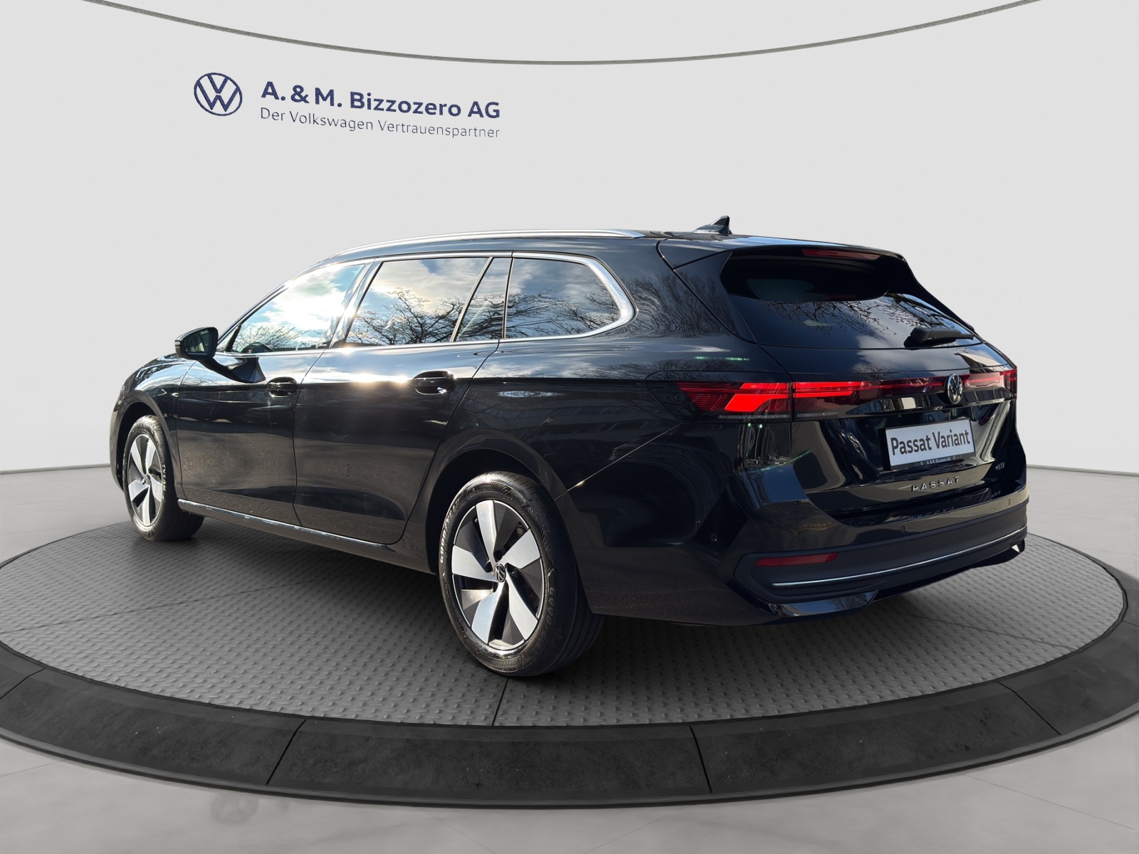 VW Passat Variant 1.5 eTSI evo2 Business DSG-image-2