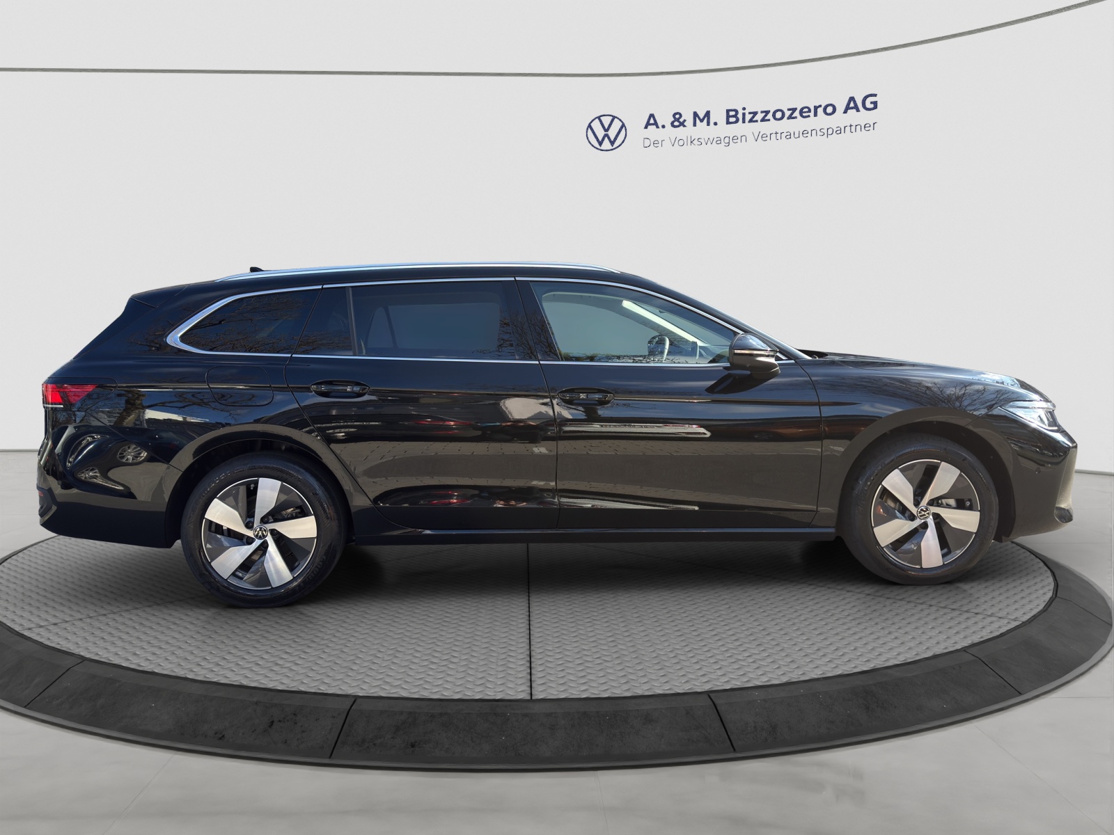 VW Passat Variant 1.5 eTSI evo2 Business DSG-image-5