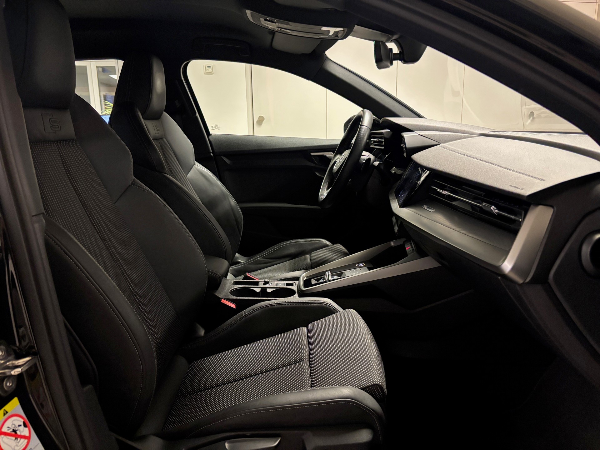 AUDI A3 Sportback 35 TFSI S-Line S-tronic-image-9
