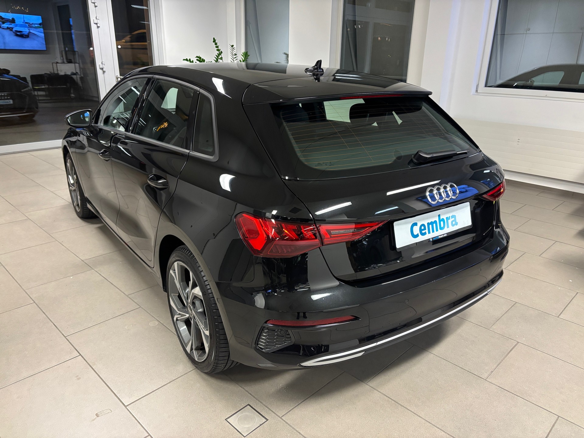 AUDI A3 Sportback 35 TFSI S-Line S-tronic-image-3