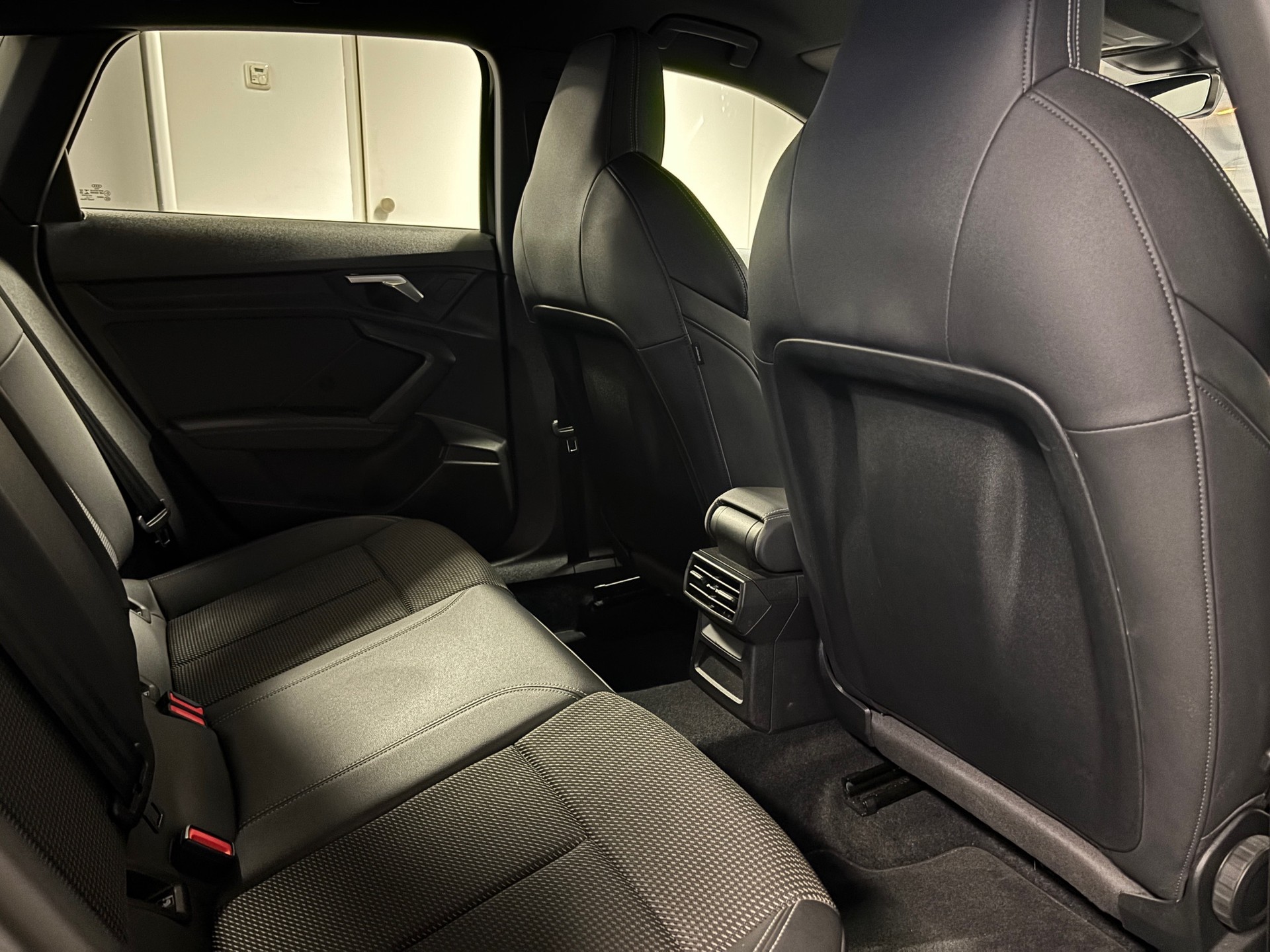 AUDI A3 Sportback 35 TFSI S-Line S-tronic-image-13