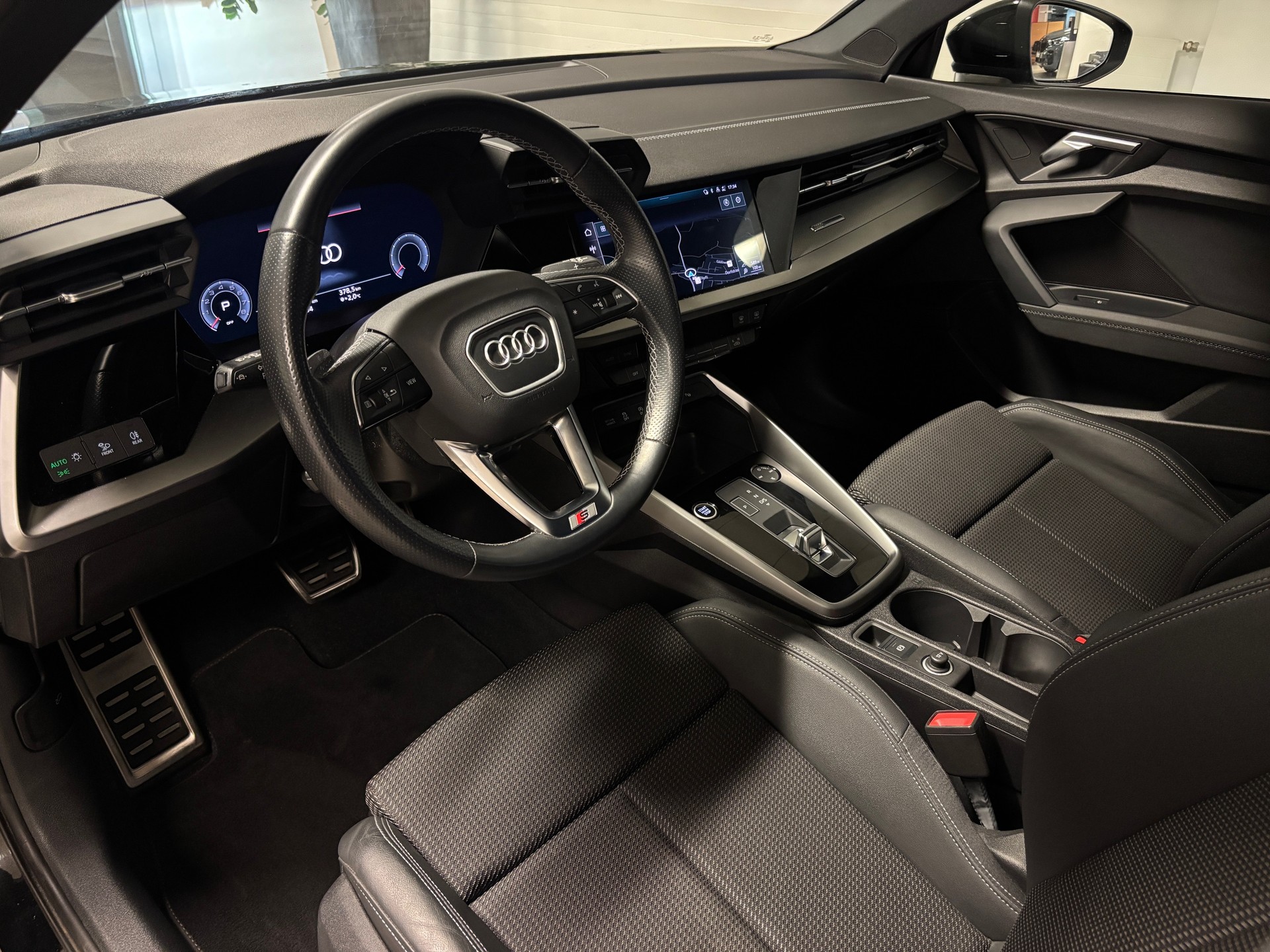 AUDI A3 Sportback 35 TFSI S-Line S-tronic-image-4