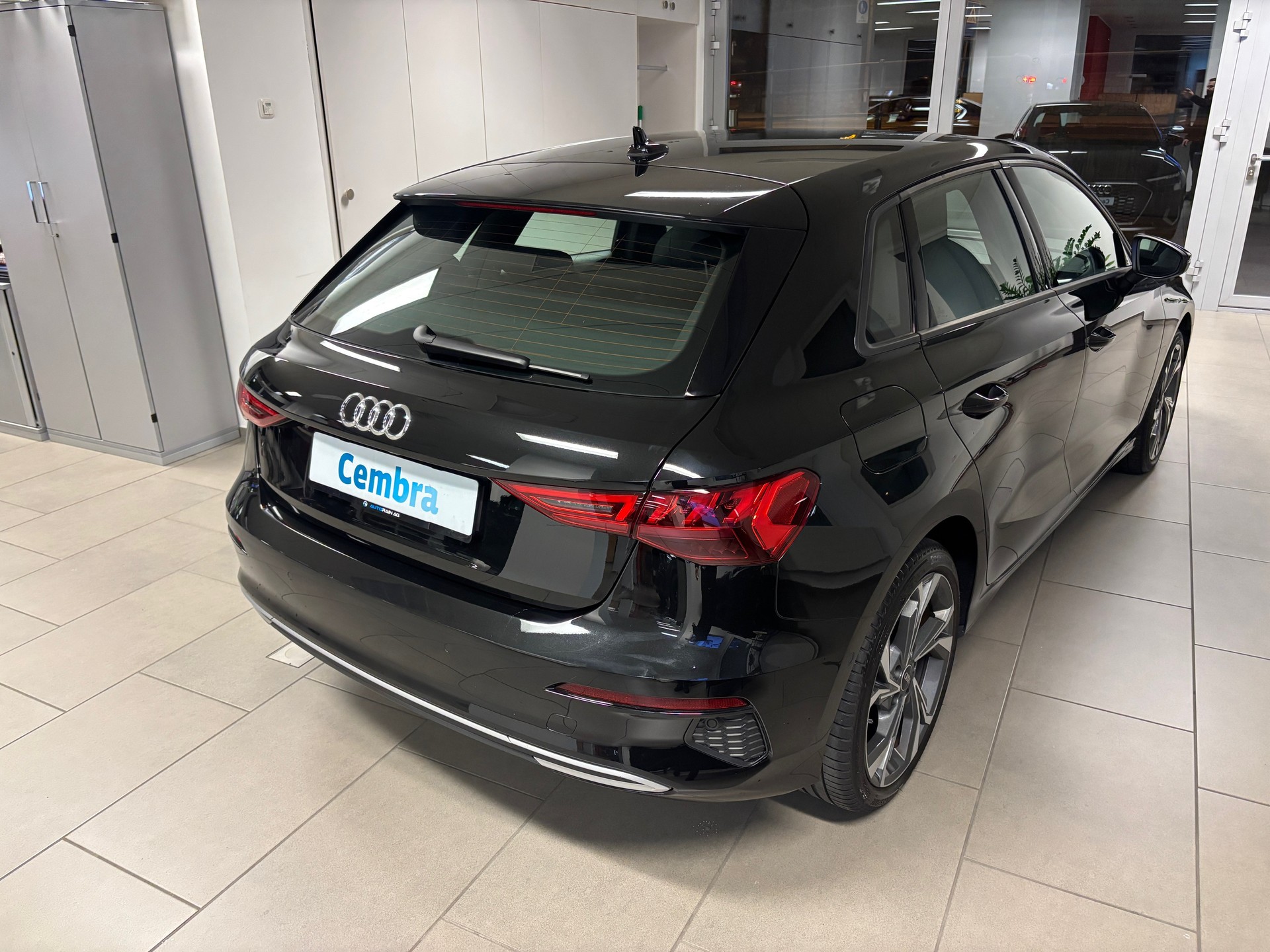 AUDI A3 Sportback 35 TFSI S-Line S-tronic-image-2