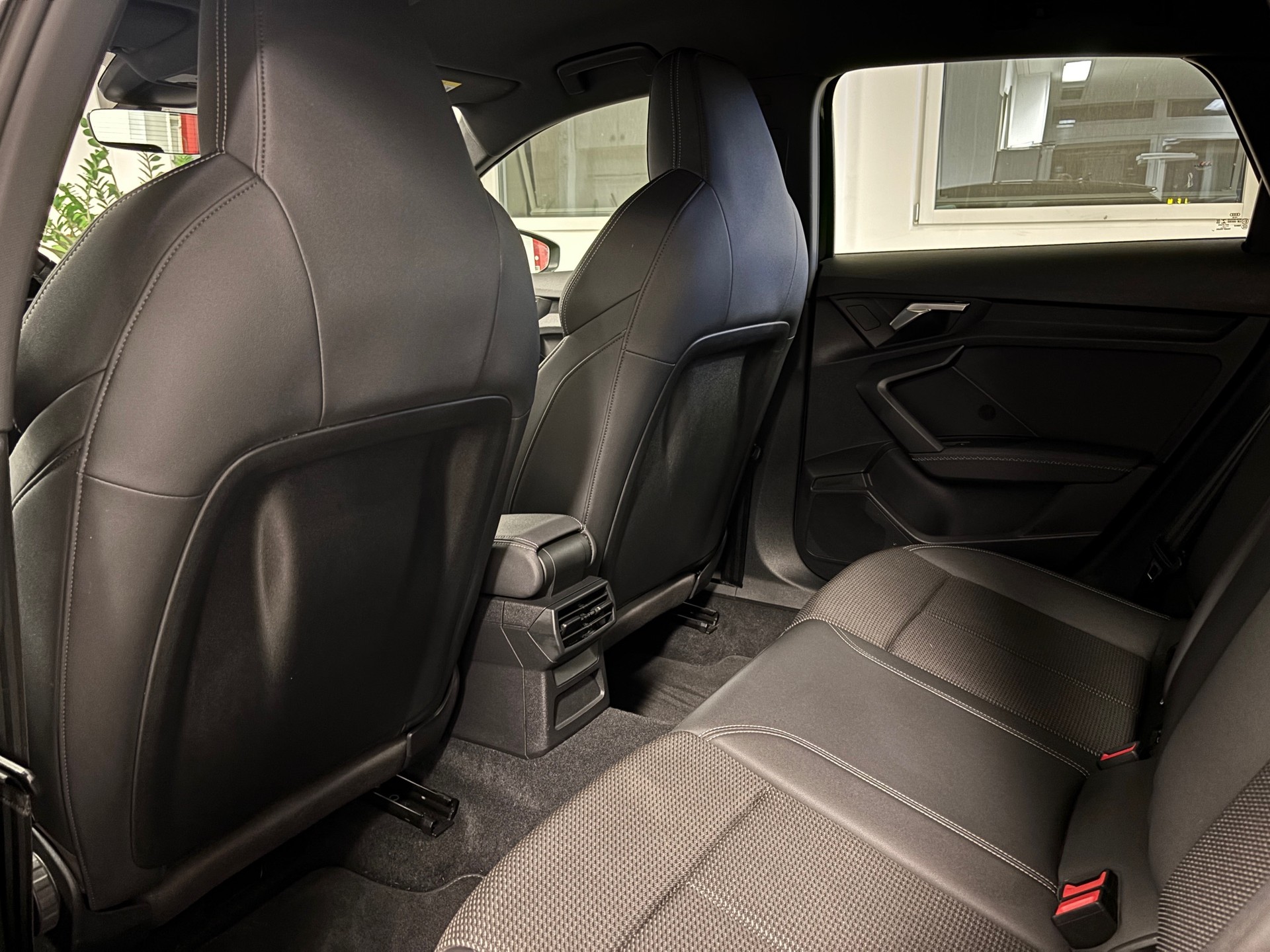 AUDI A3 Sportback 35 TFSI S-Line S-tronic-image-14