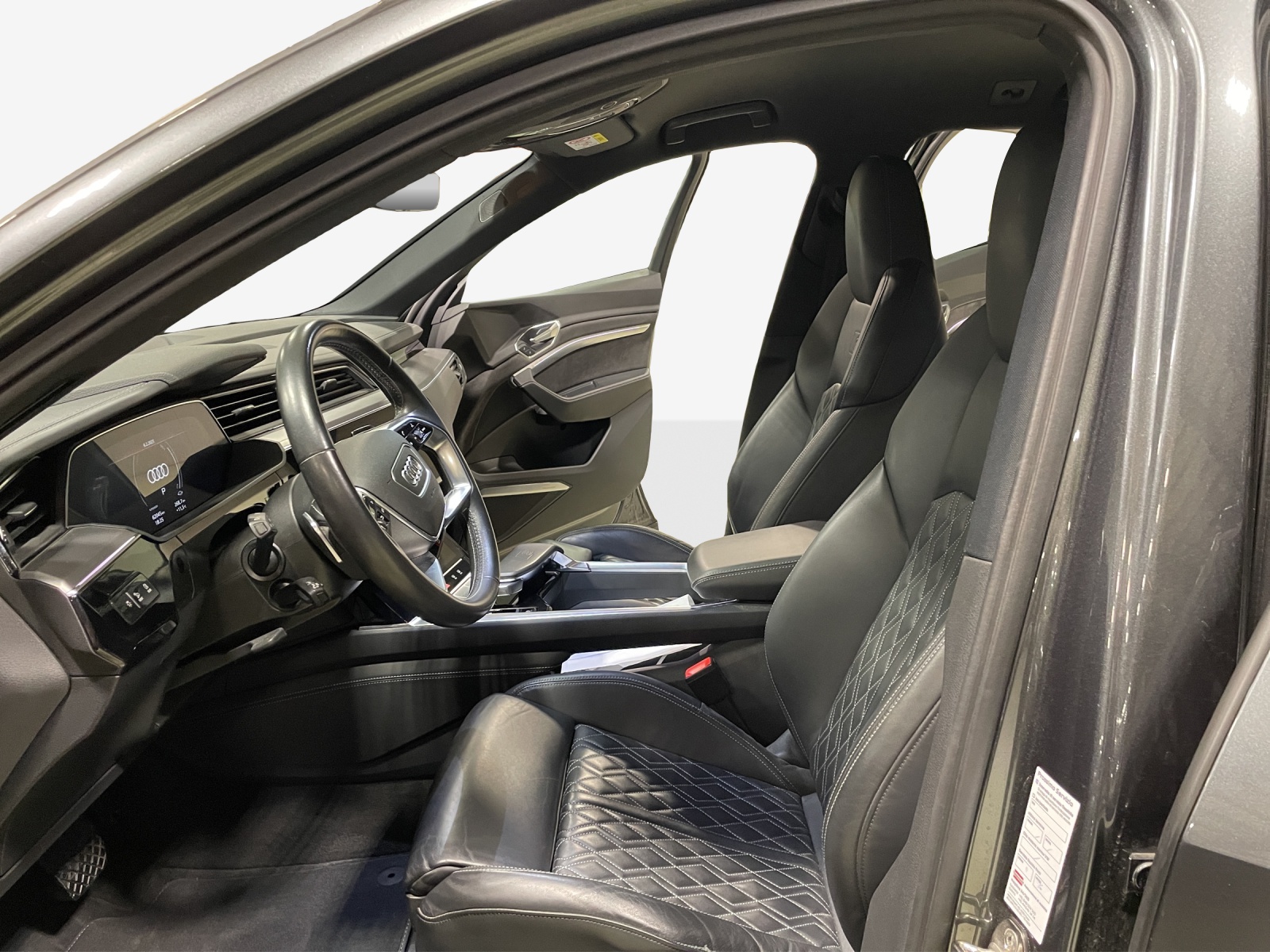 AUDI e-tron S quattro-image-8