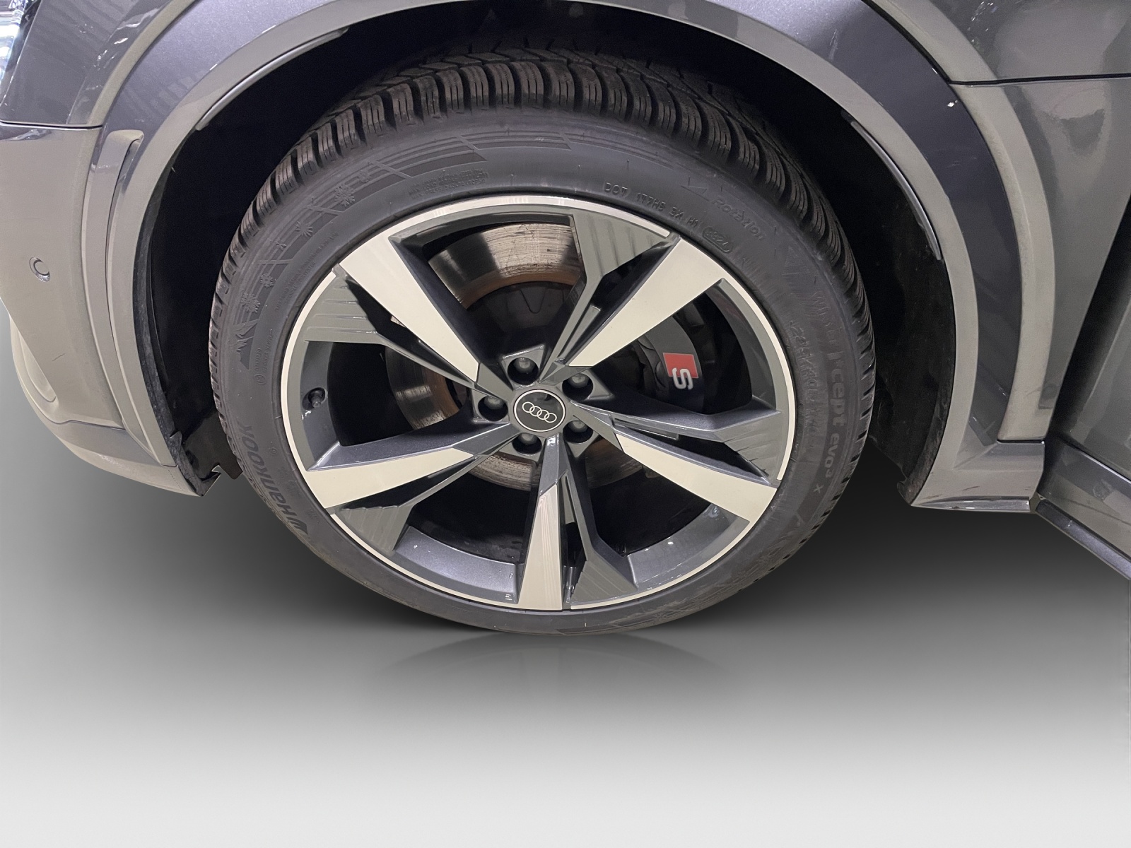 AUDI e-tron S quattro-image-16