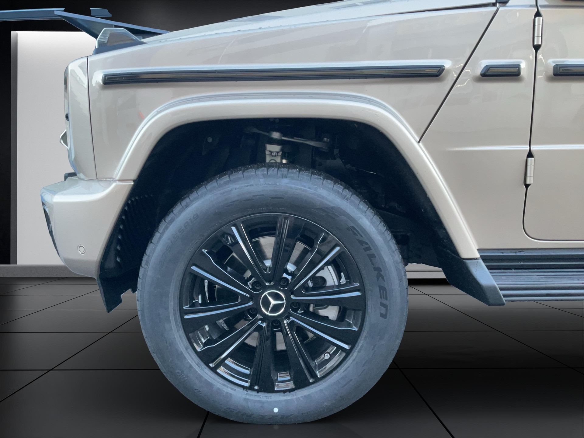 MERCEDES-BENZ G 450 d AMG Line-image-9