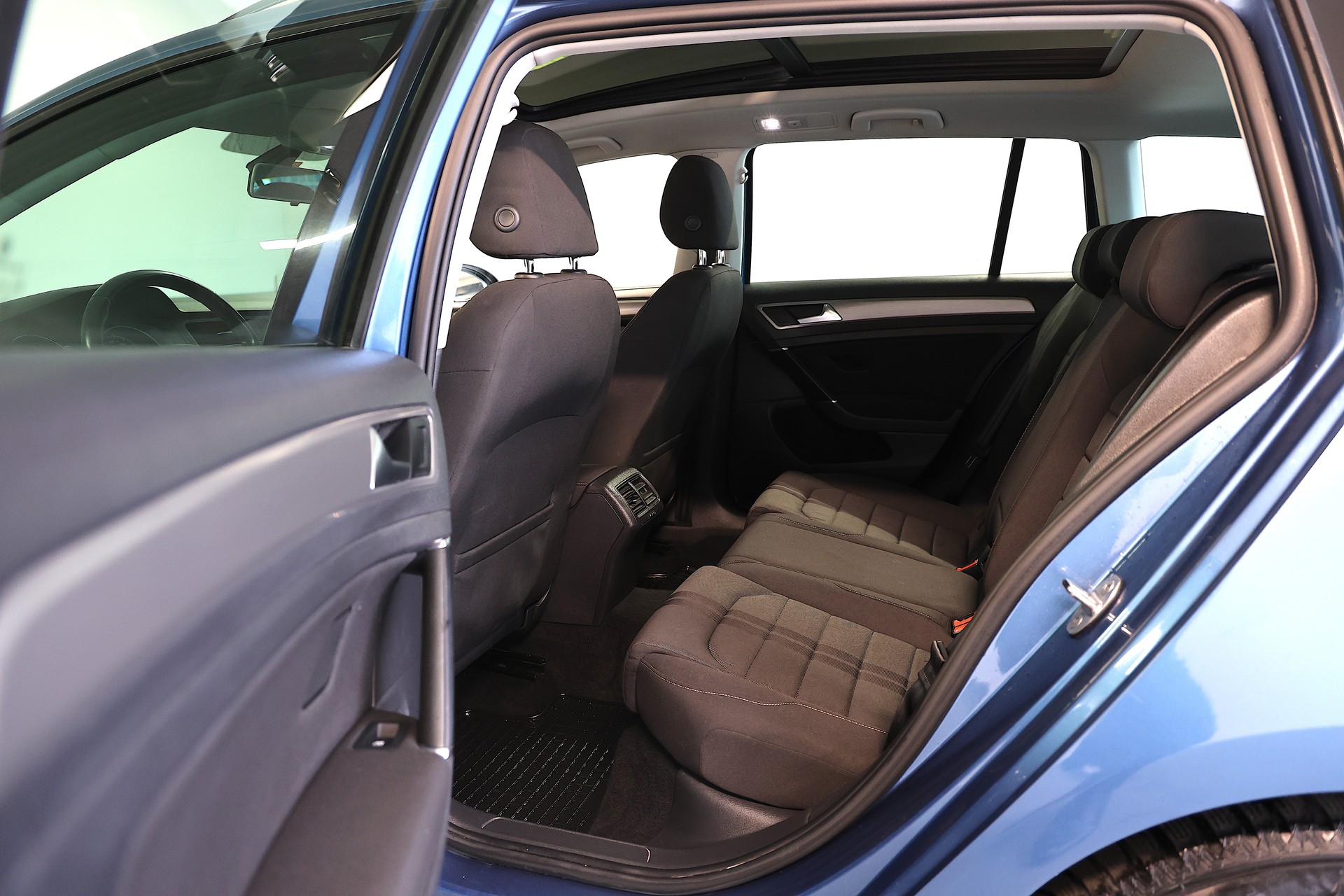 VW Golf Variant 1.4 TSI Comfortline frisch ab MFK-image-16