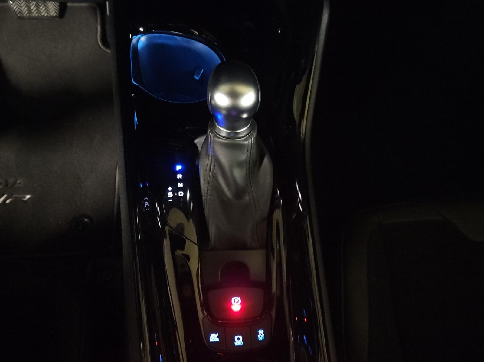 TOYOTA C-HR 2.0 VVTi HSD Move-image-19