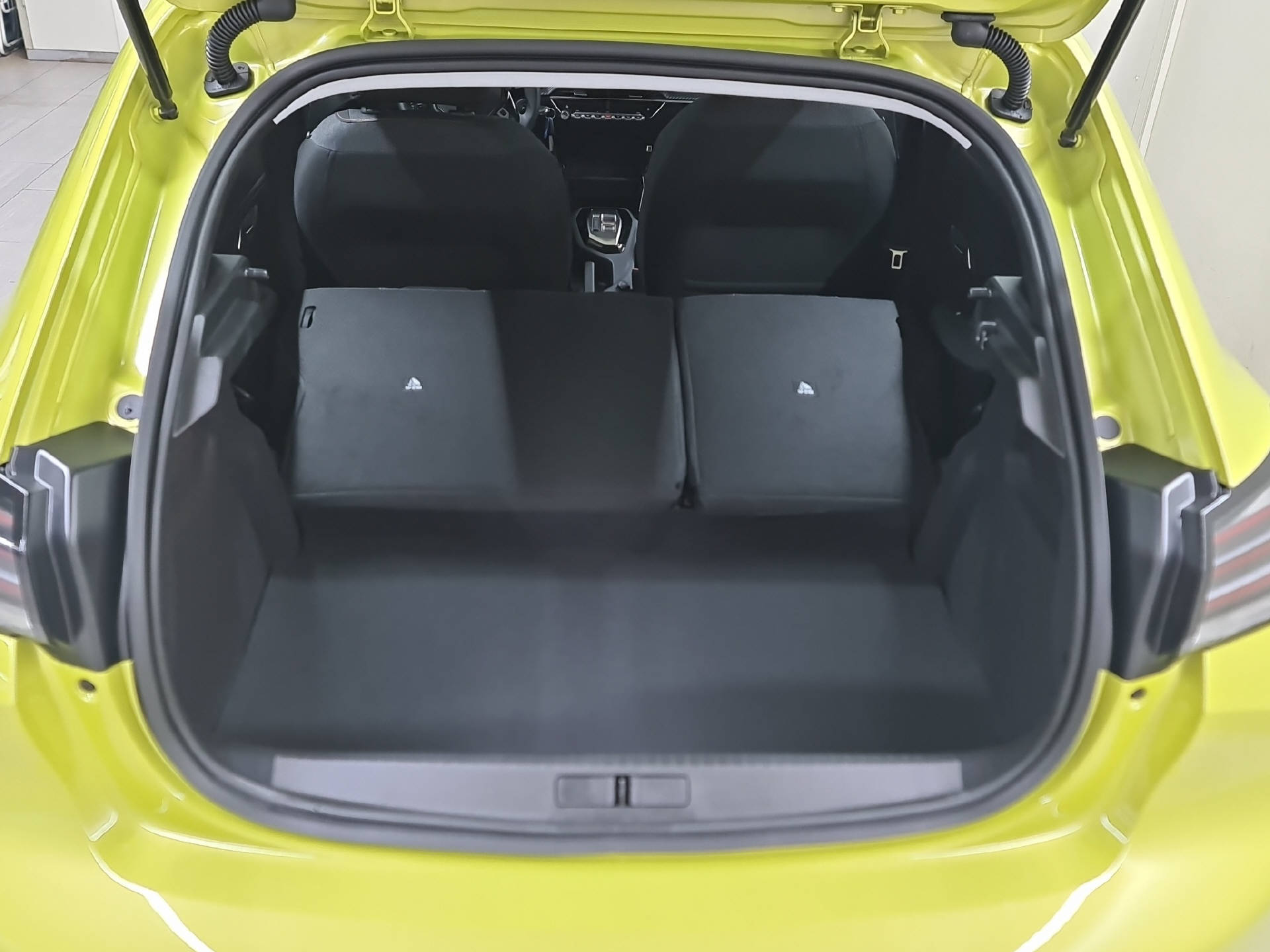 PEUGEOT 208 1.2 Hybrid 110 Style-image-11