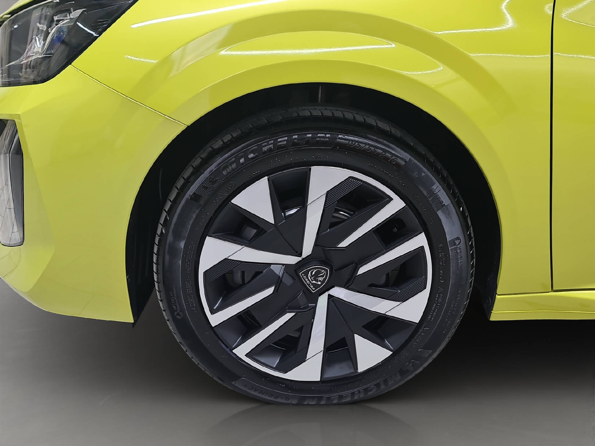 PEUGEOT 208 1.2 Hybrid 110 Style-image-12