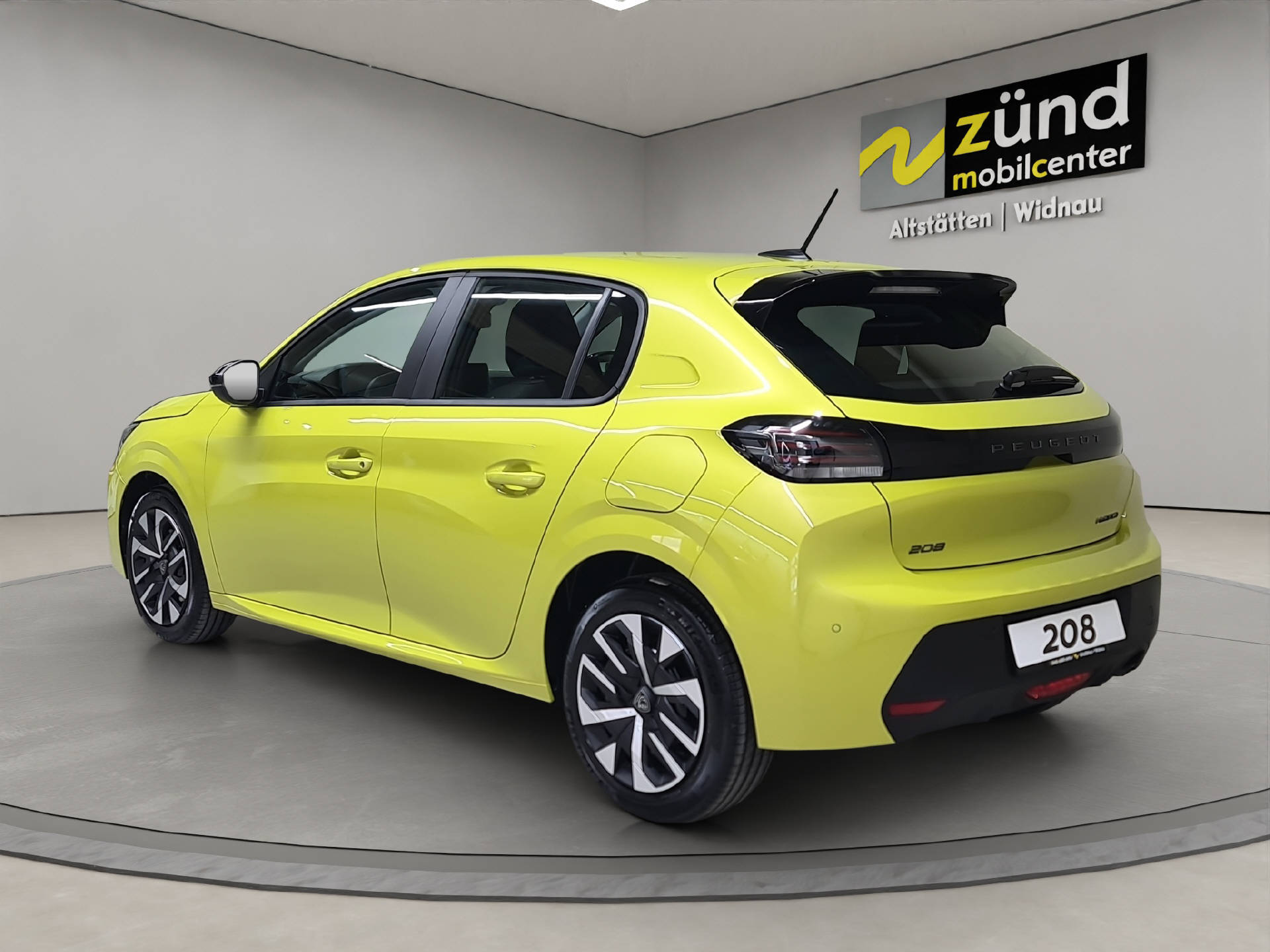 PEUGEOT 208 1.2 Hybrid 110 Style-image-2