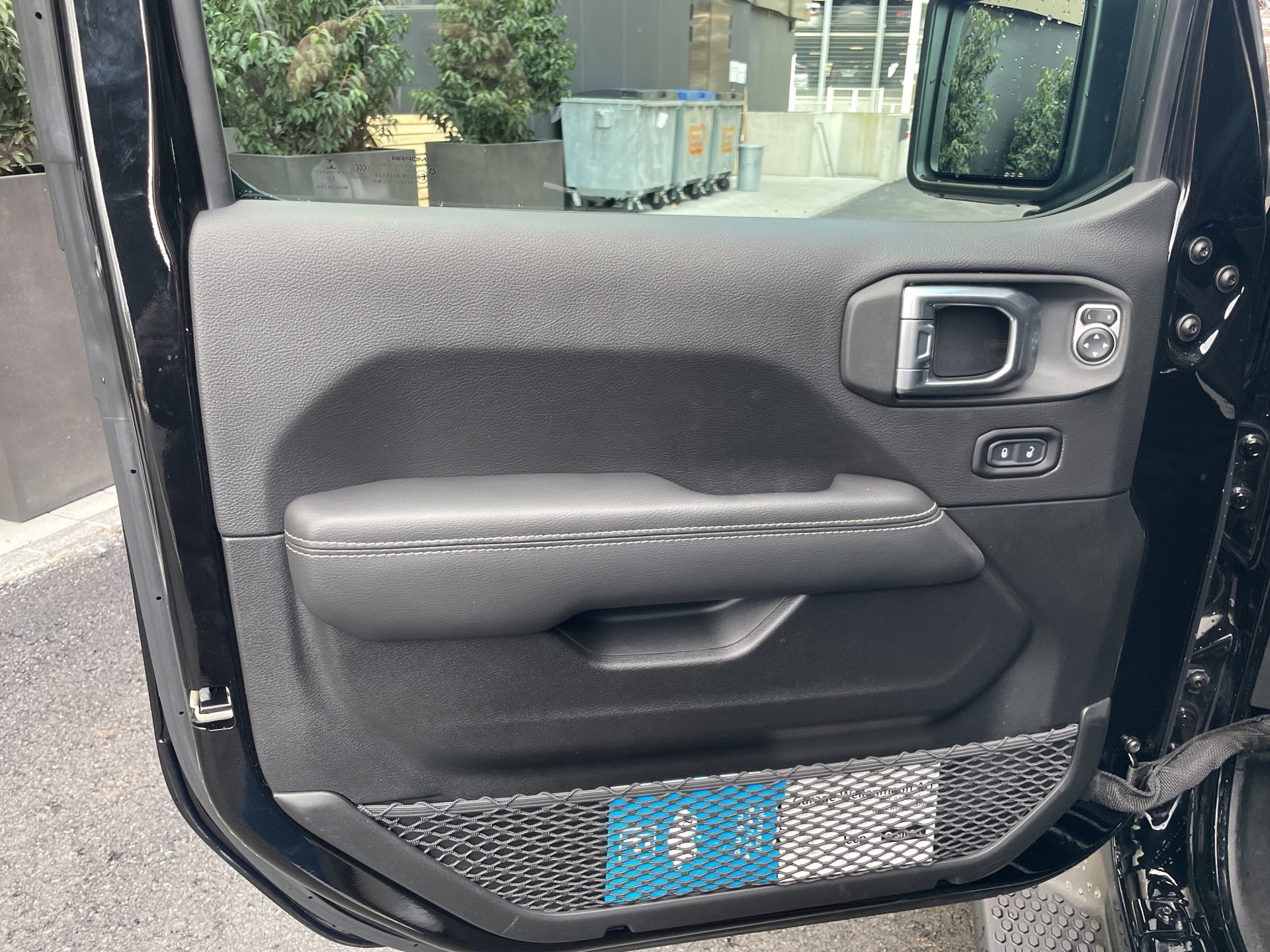 JEEP Wrangler 2.0 Sahara Automatic-image-11