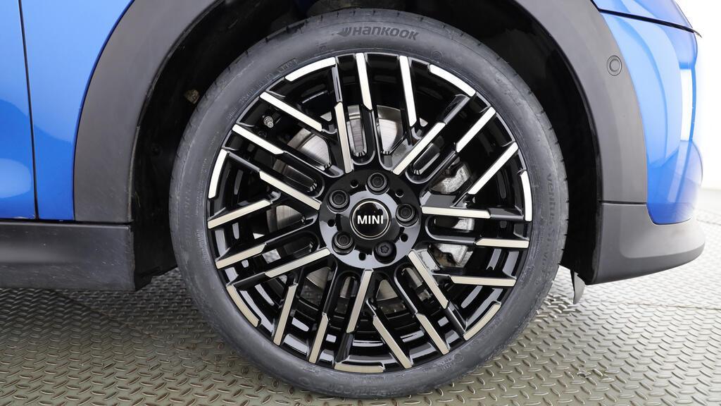 MINI Cooper S Cabrio-image-8