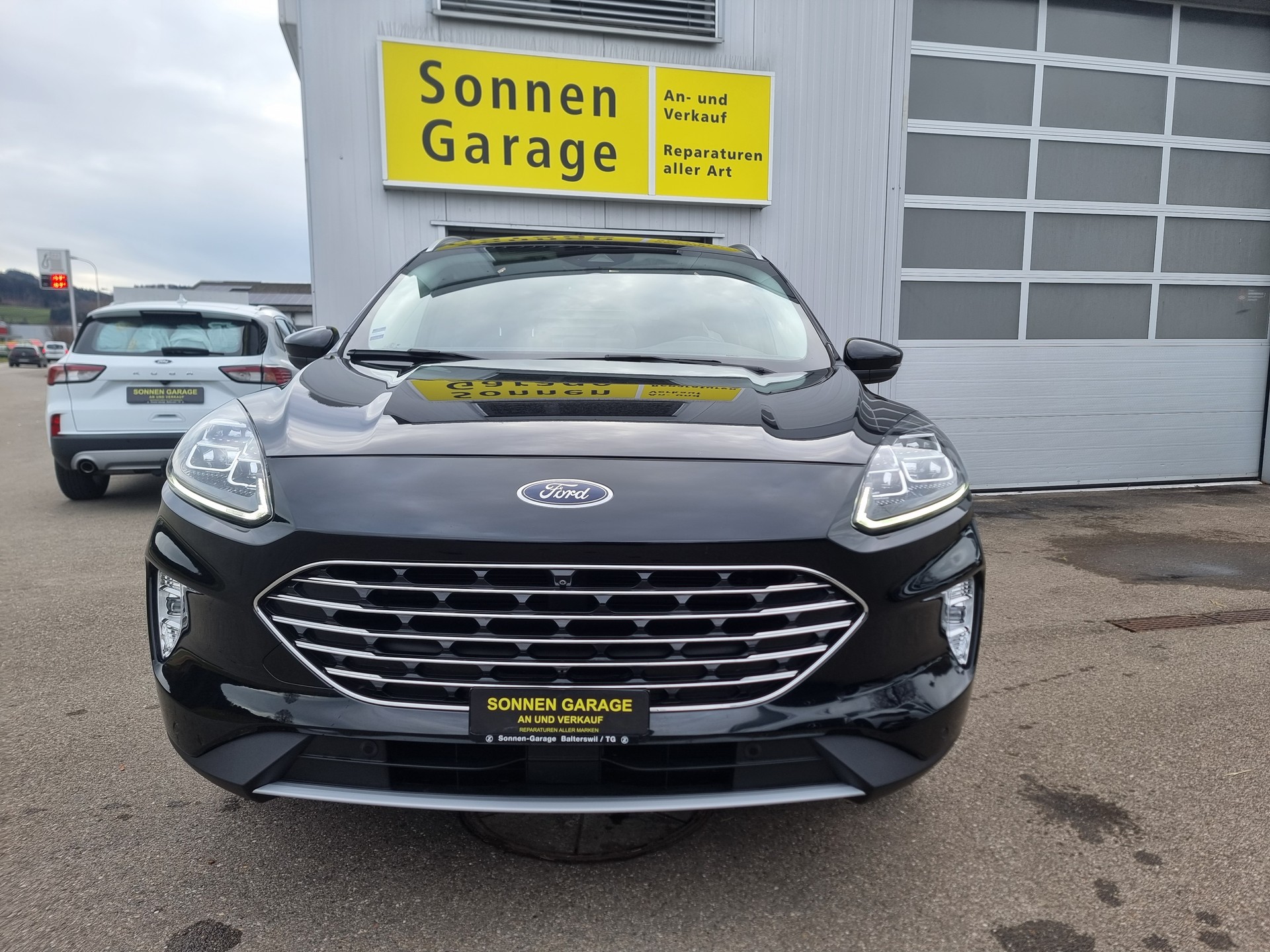 FORD Kuga 2.5 FHEV Titanium X 4WD-image-2