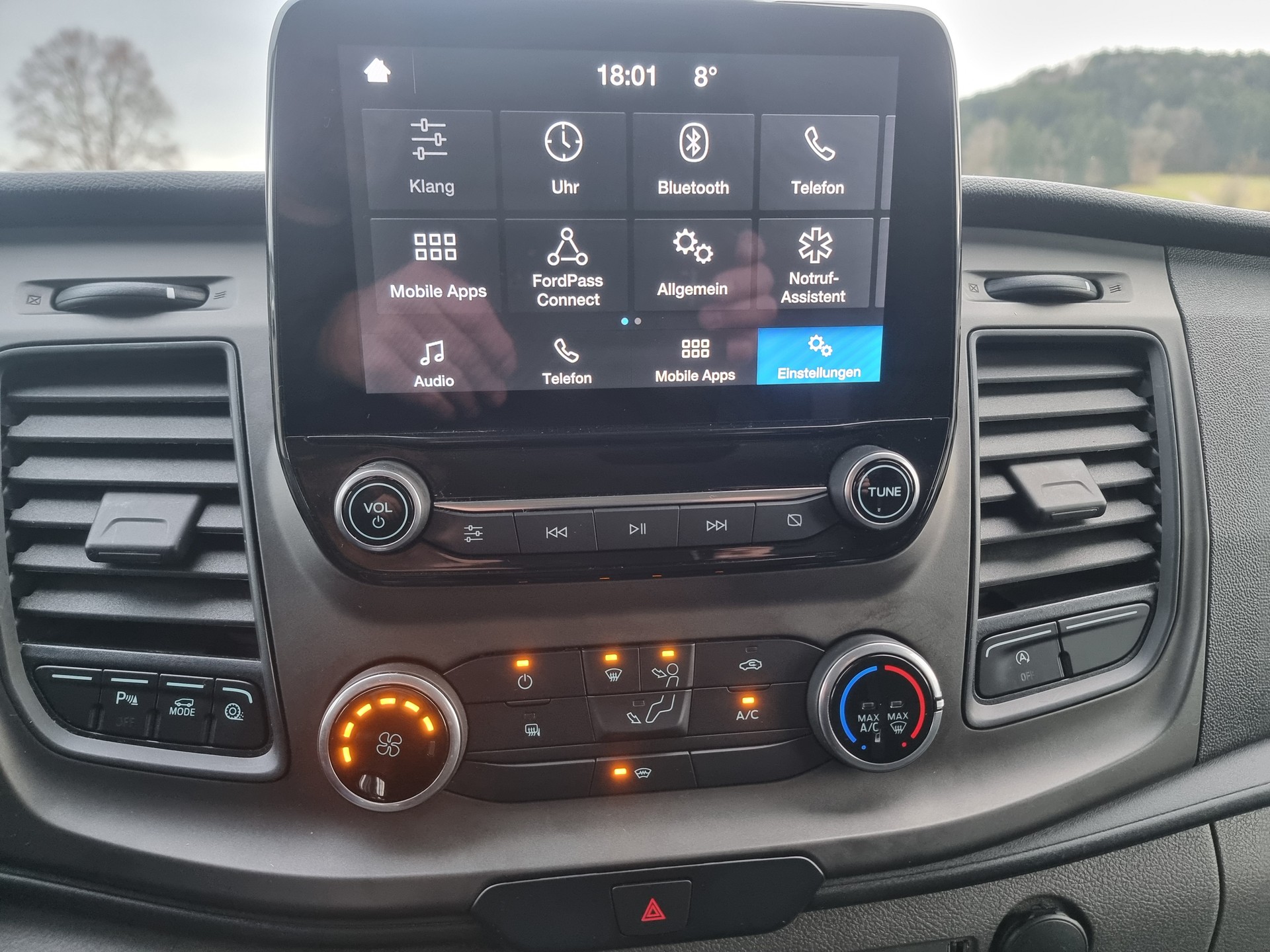 FORD Kuga 2.5 FHEV Titanium X 4WD-image-4