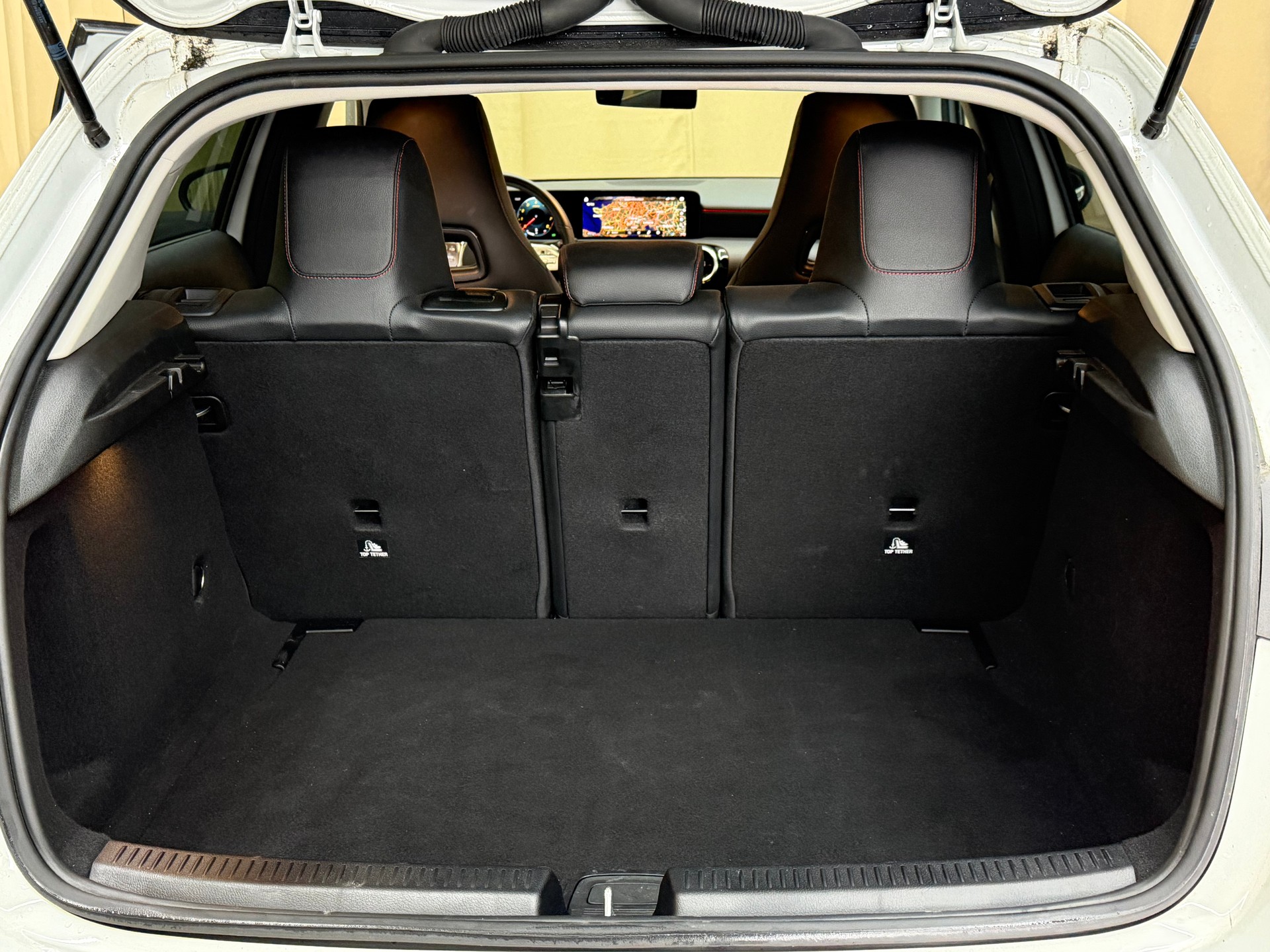 MERCEDES-BENZ A 250 AMG Line 7G-DCT-image-12