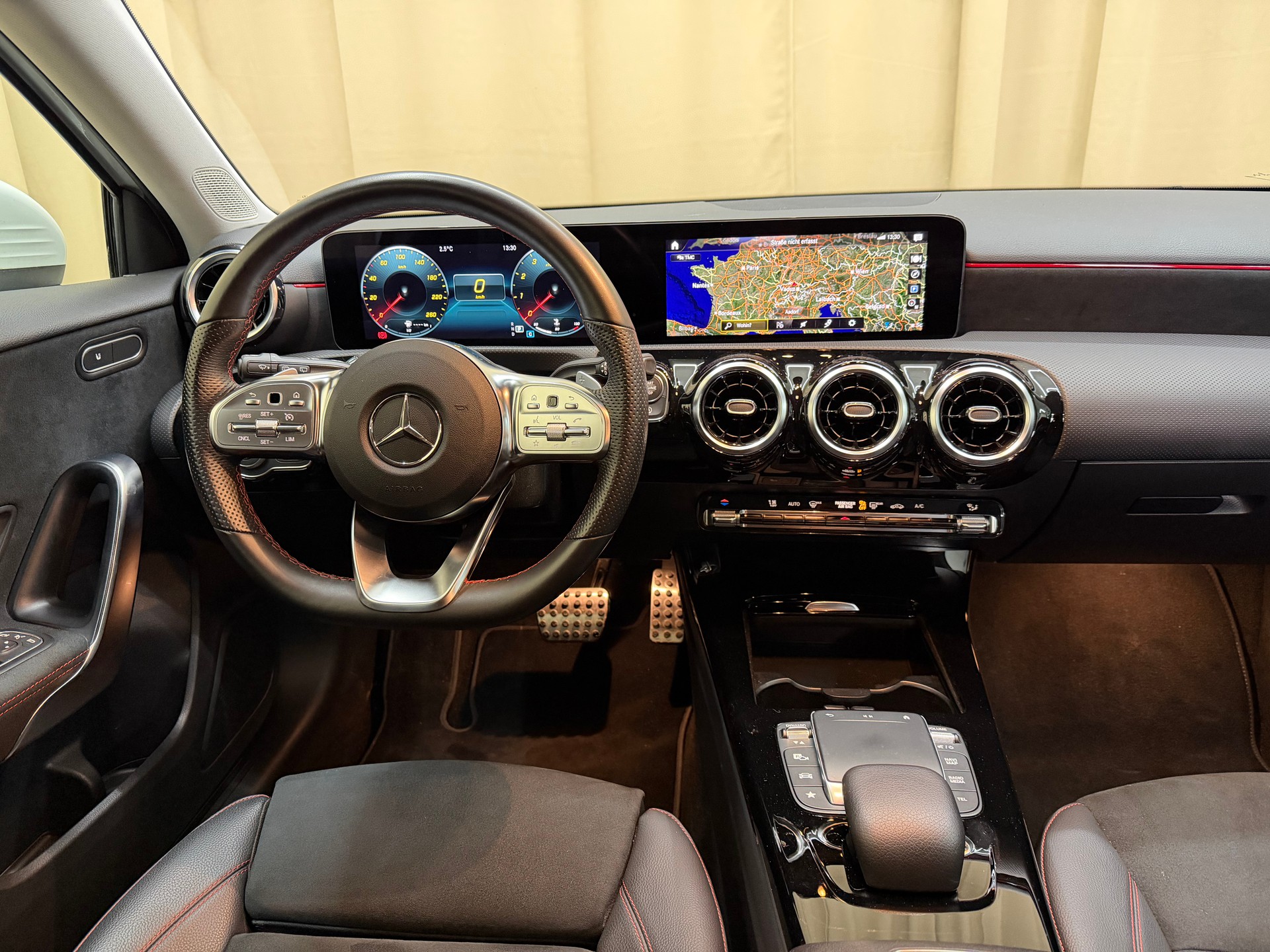 MERCEDES-BENZ A 250 AMG Line 7G-DCT-image-6