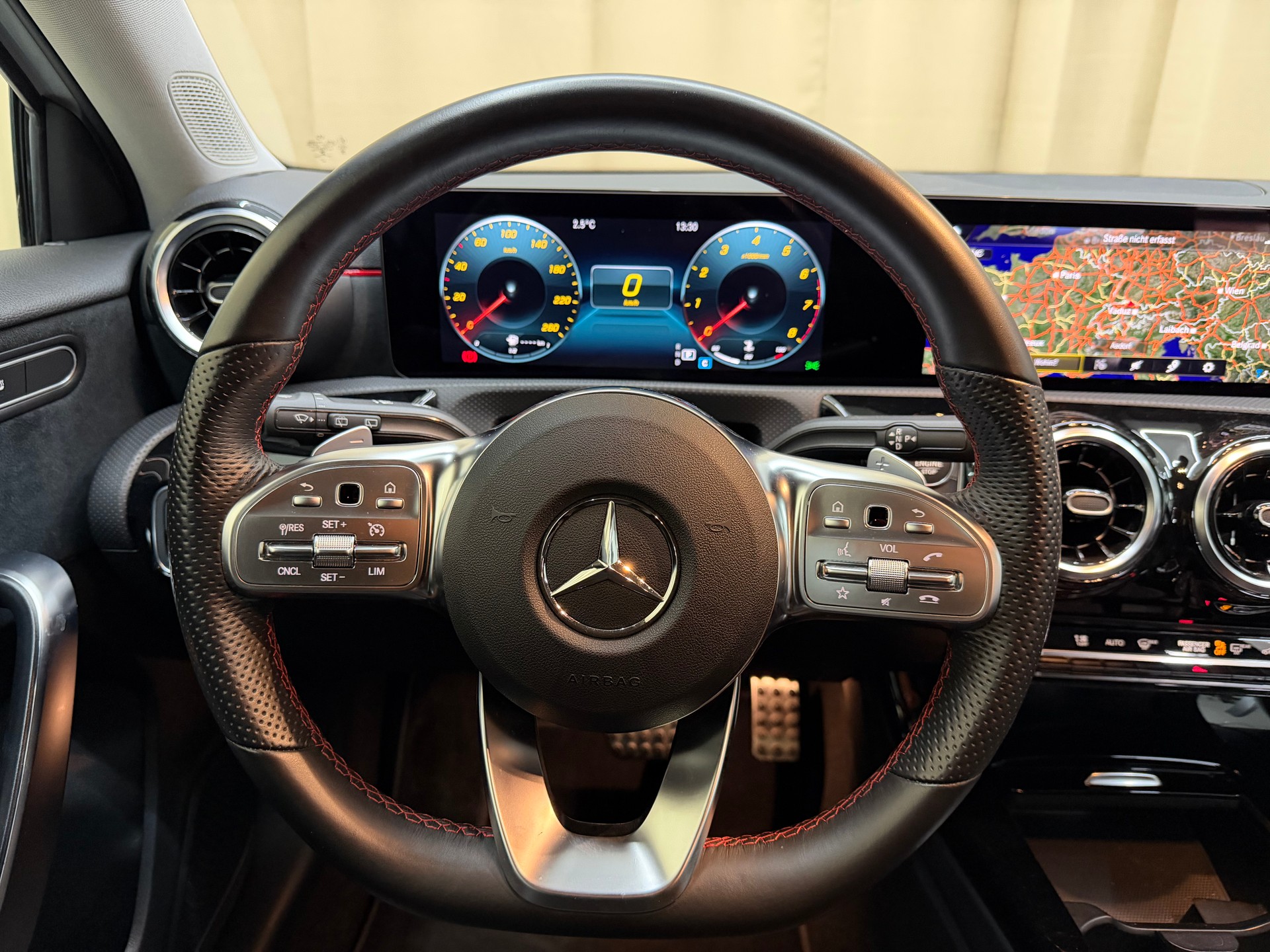 MERCEDES-BENZ A 250 AMG Line 7G-DCT-image-7