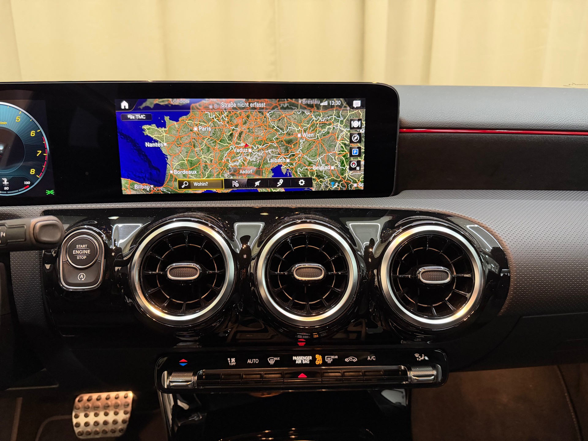 MERCEDES-BENZ A 250 AMG Line 7G-DCT-image-9