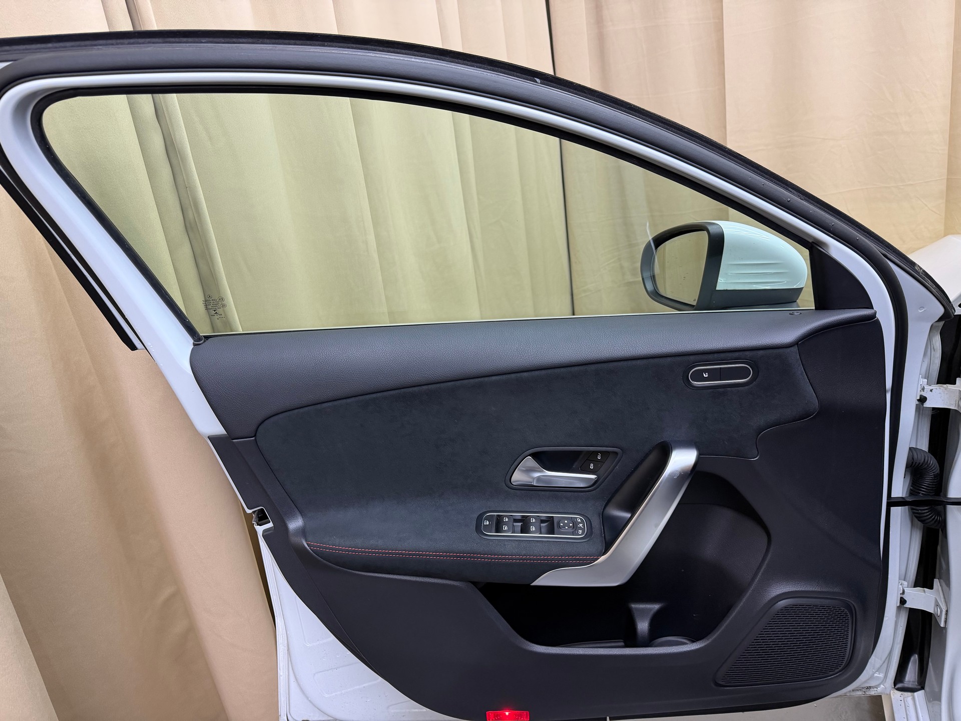 MERCEDES-BENZ A 250 AMG Line 7G-DCT-image-8
