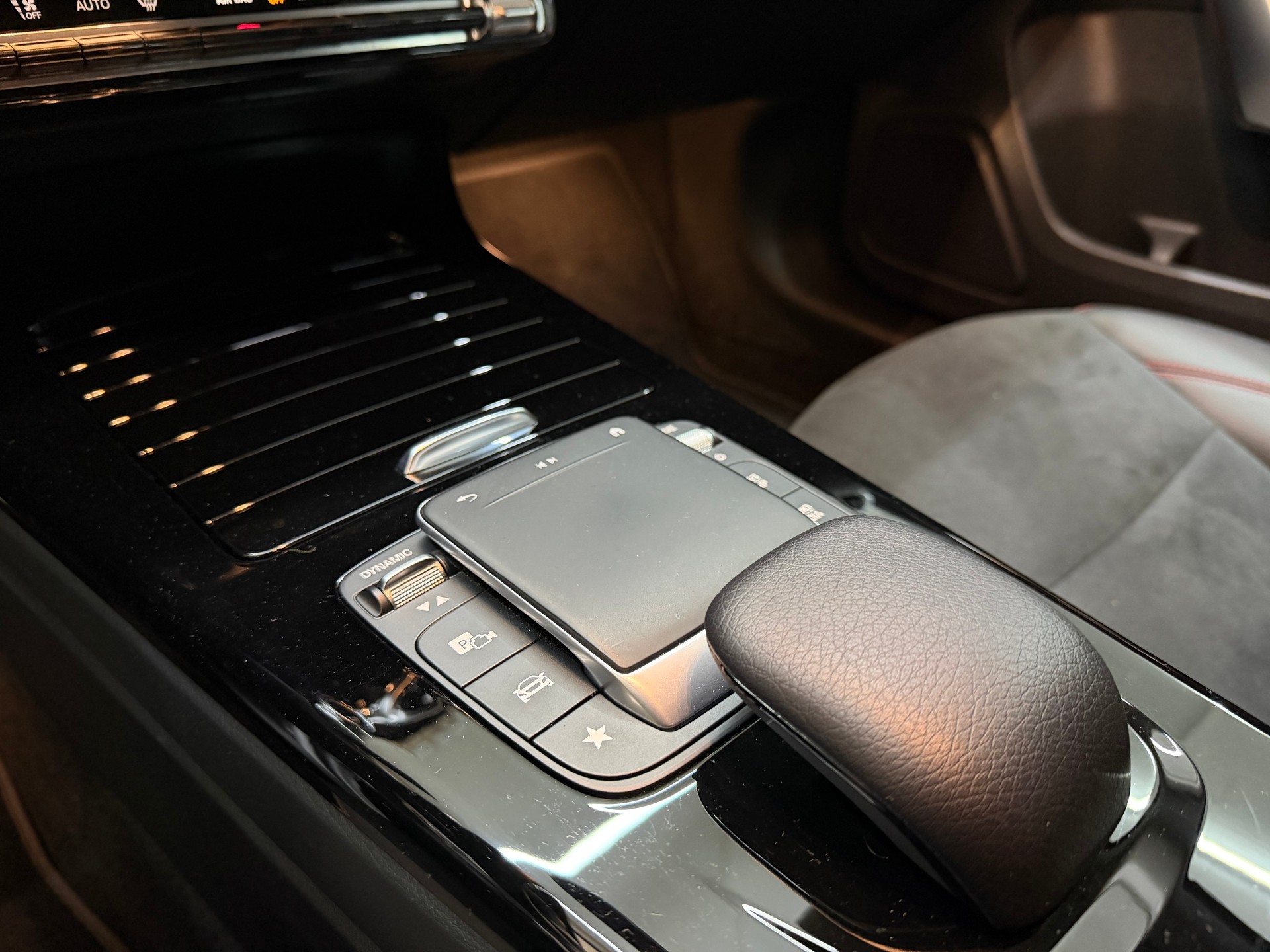 MERCEDES-BENZ A 250 AMG Line 7G-DCT-image-10