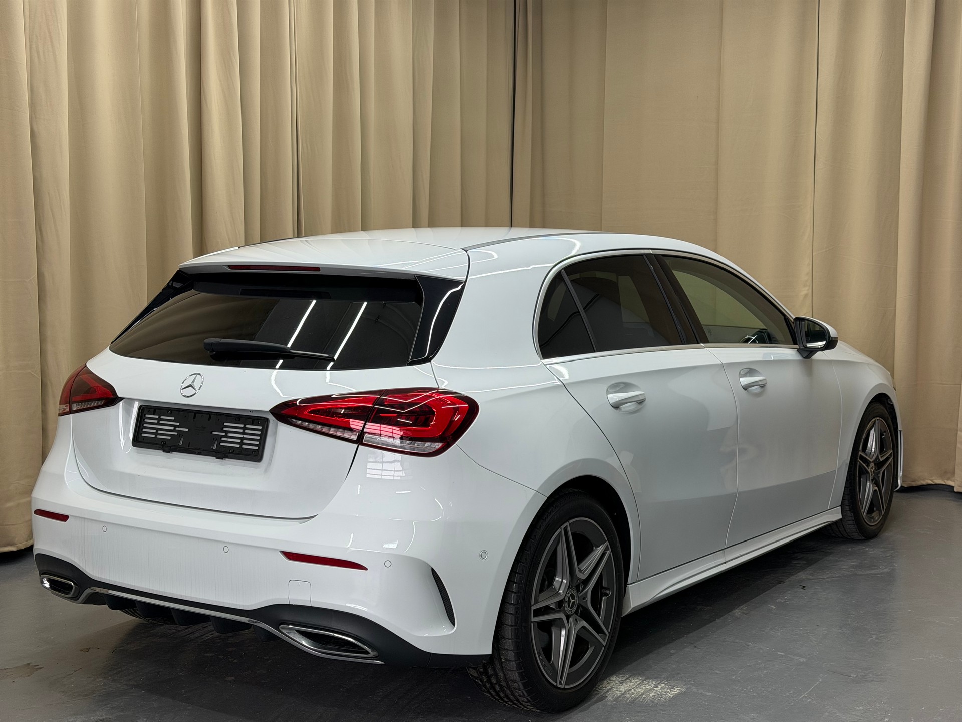 MERCEDES-BENZ A 250 AMG Line 7G-DCT-image-3